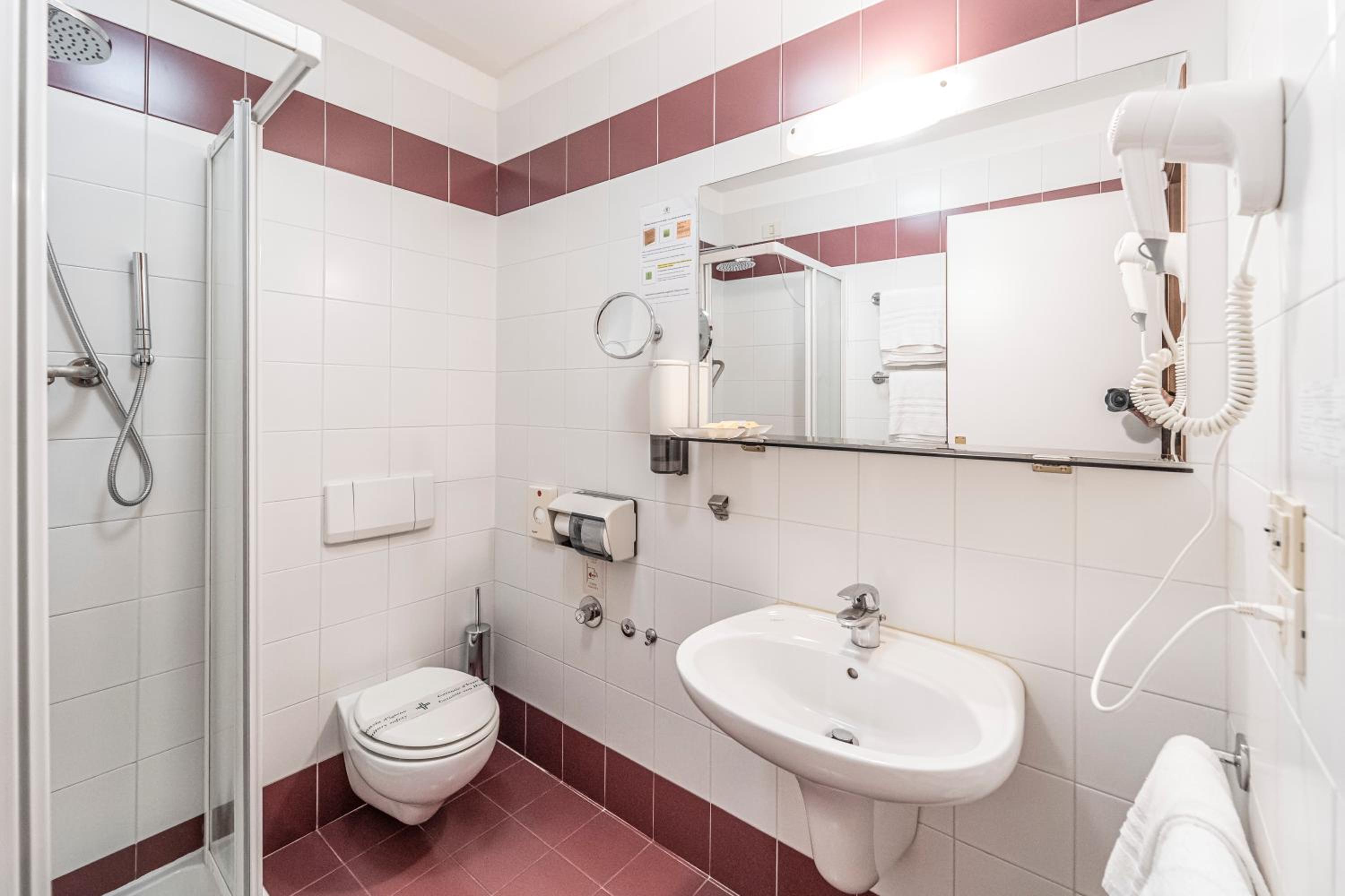 Standard Triple Room - Photo 28