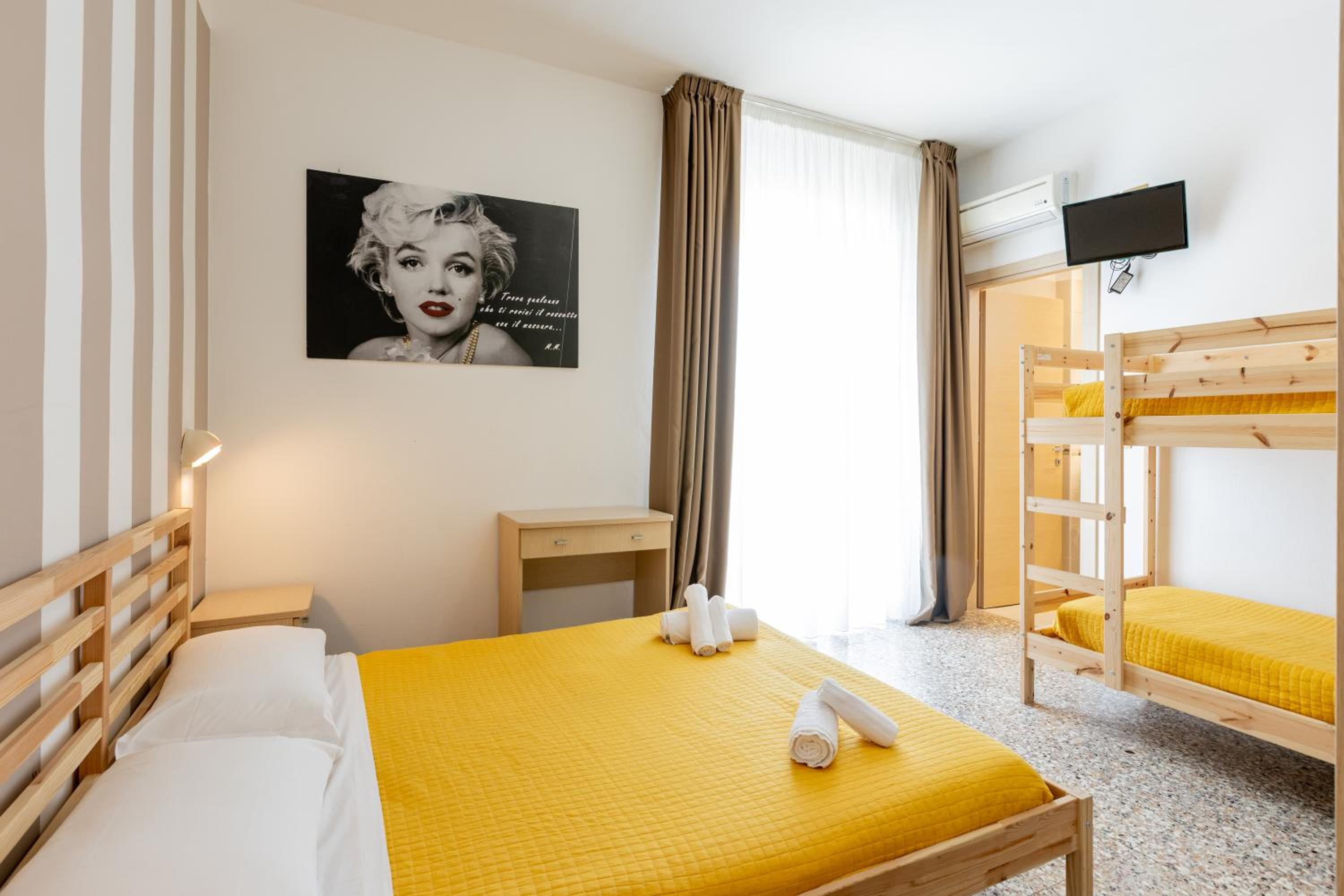 Quadruple Room with Balcony photo 3