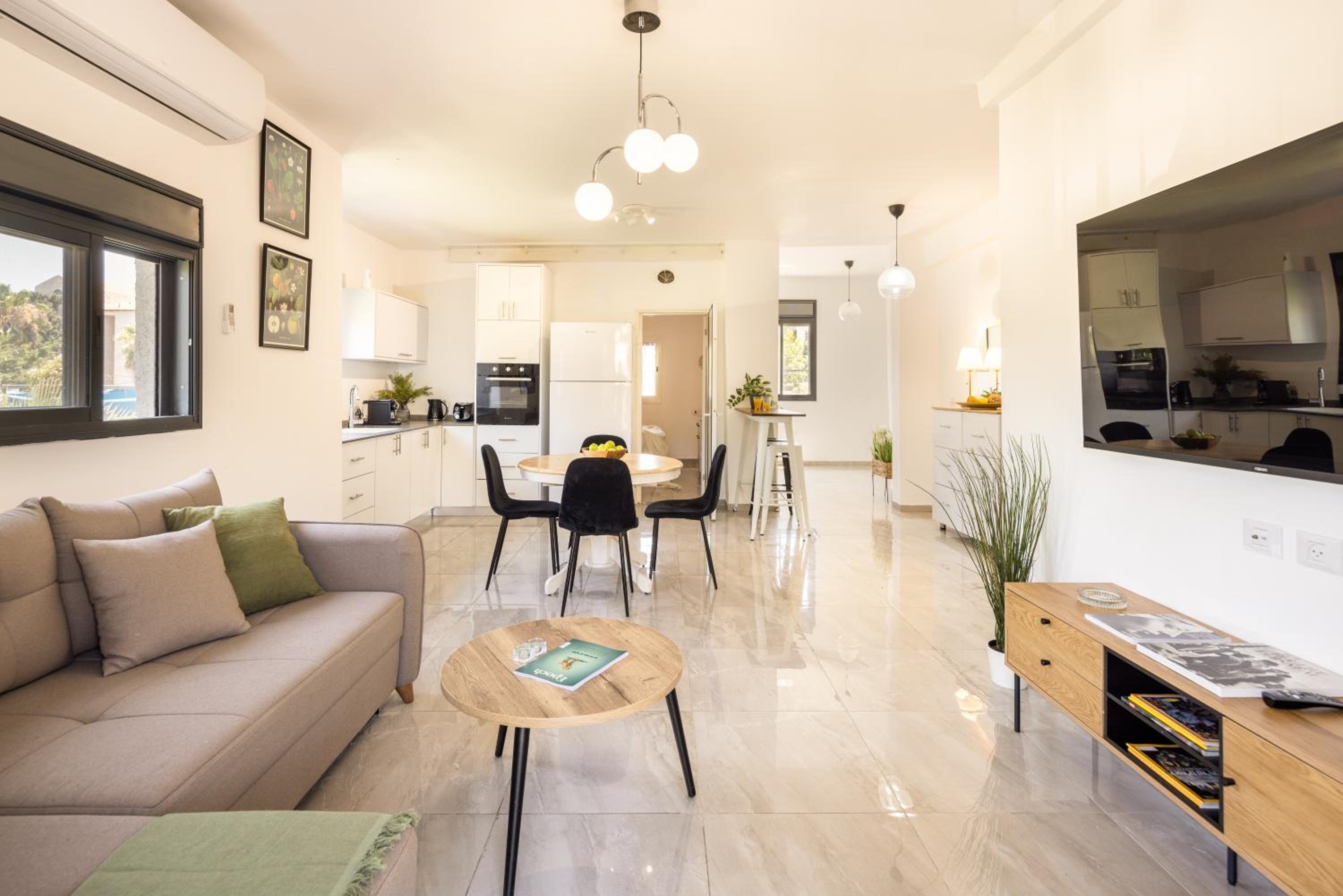 Apartment photo 2