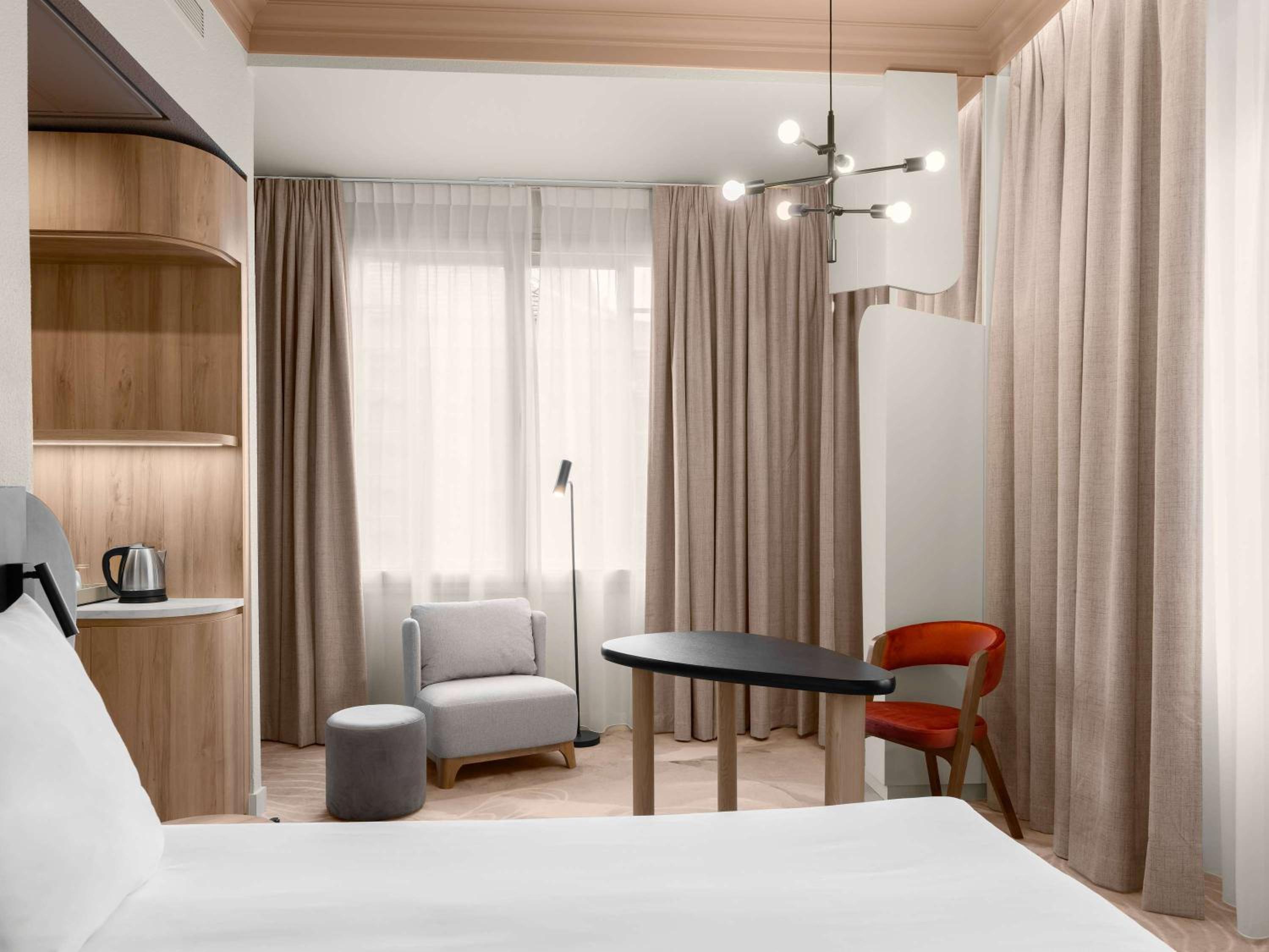 Deluxe Double Room with Sofa - Photo 4