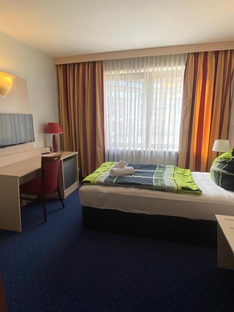 Single Room with Private Bathroom photo 1