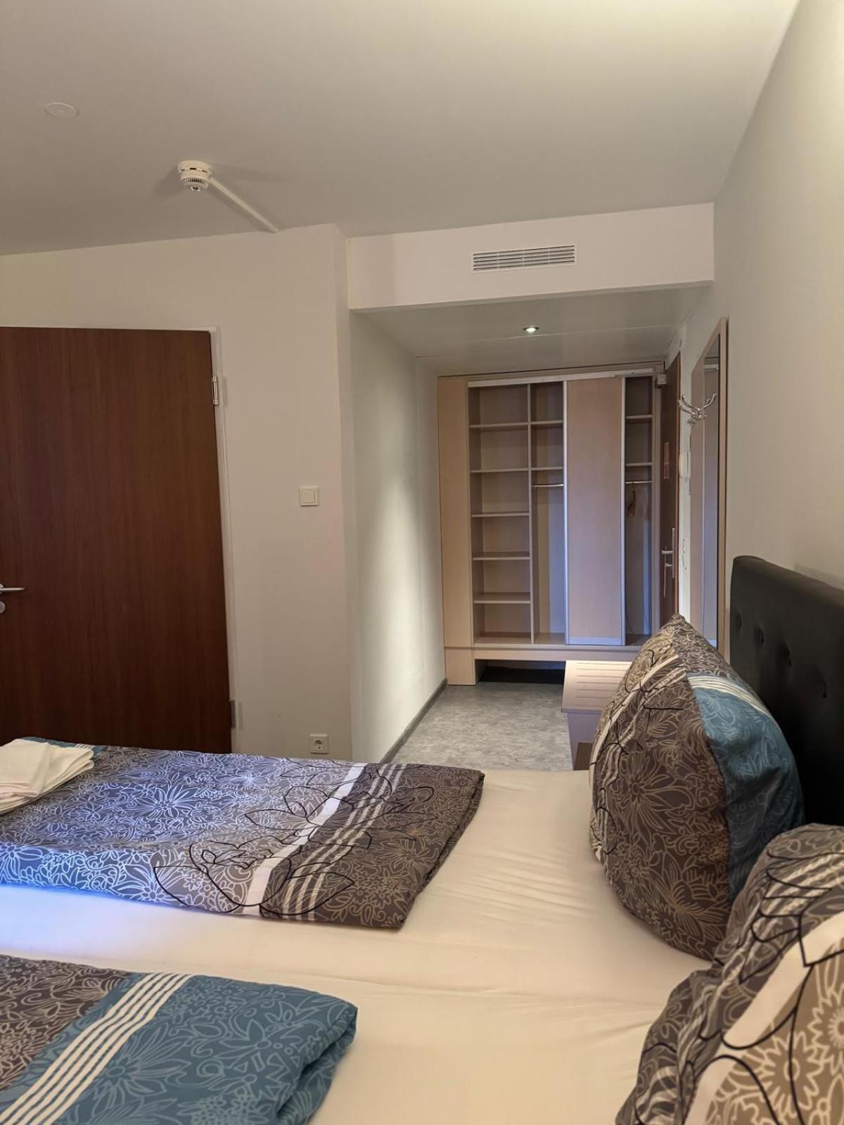 Small Double Room - Photo 1