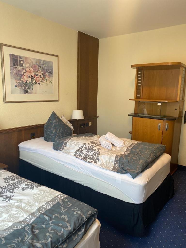 Budget Twin Room - Photo 3