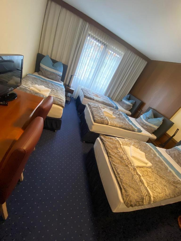 Quadruple Room with Private Bathroom - Photo 2