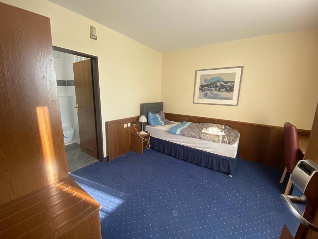 Single Room with Private Bathroom photo 3