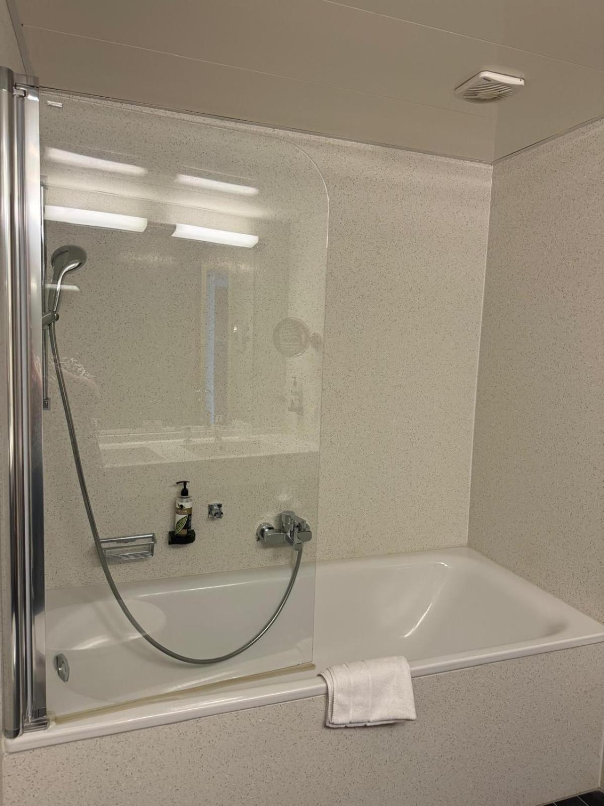 Standard Double Room - Photo 7