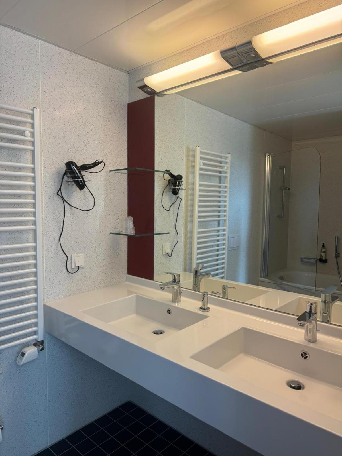 Standard Double Room - Photo 6