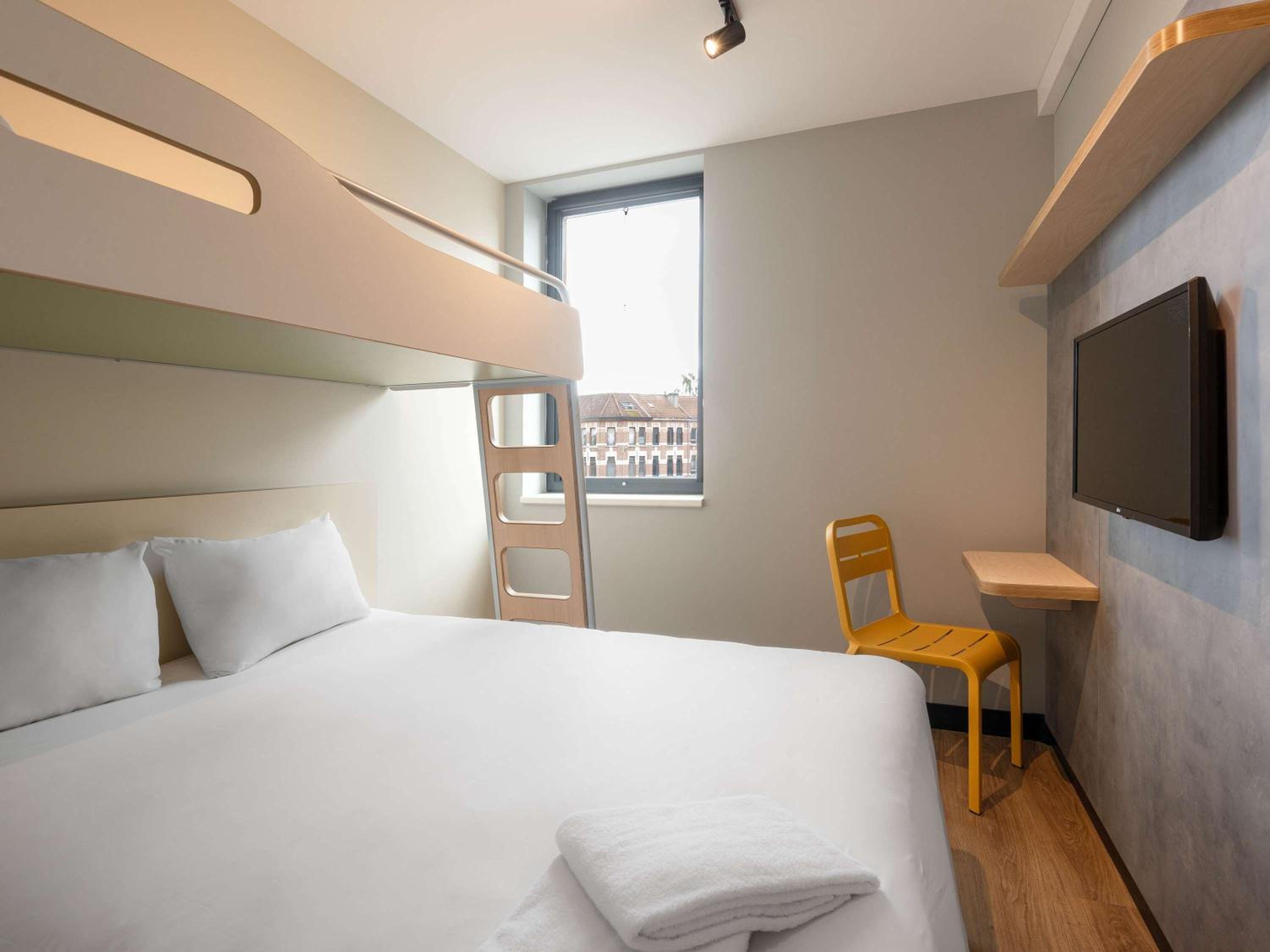 Triple Room with One Double Bed and One Bunk Bed - Photo 1