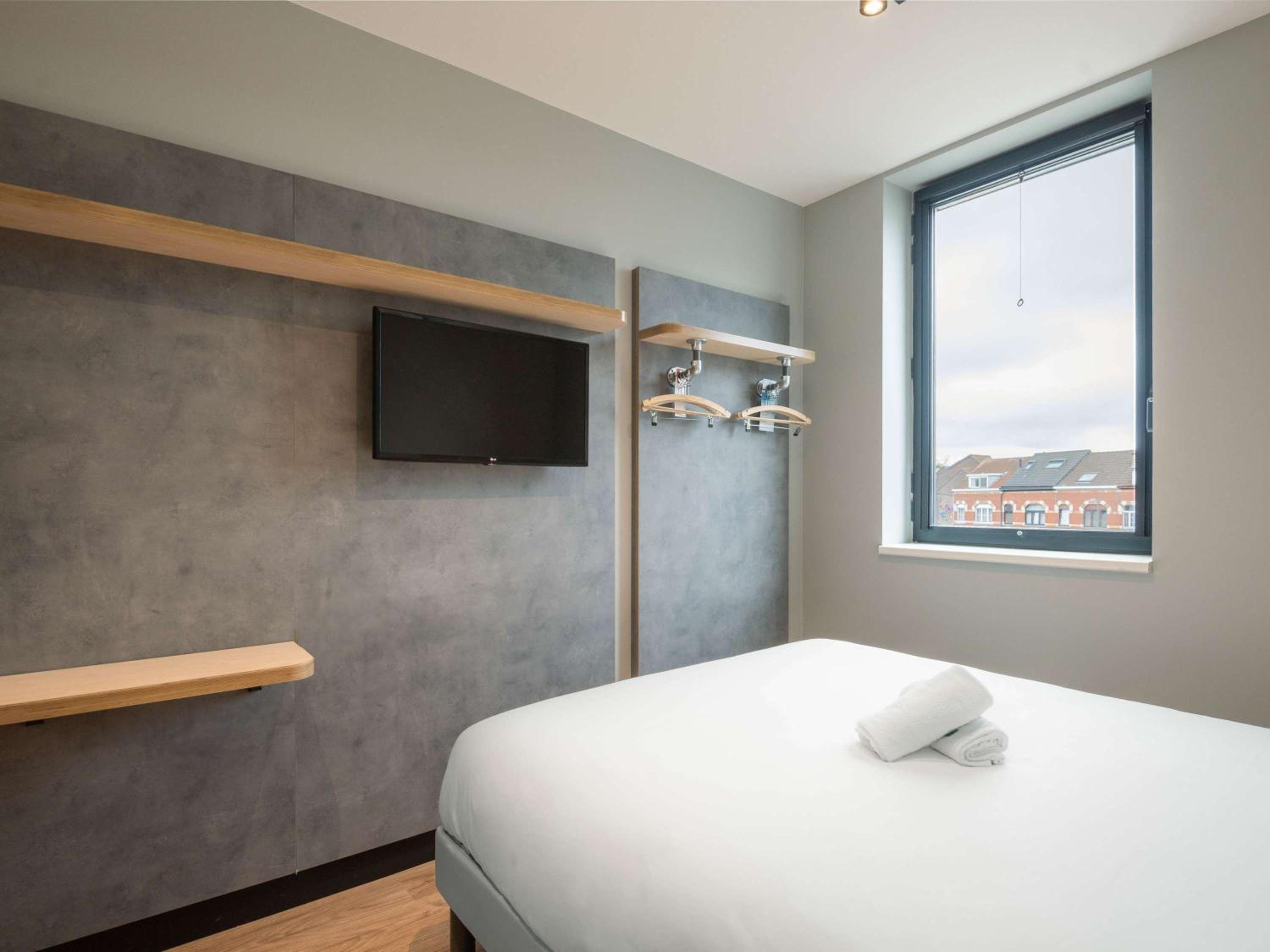 Triple Room with One Double Bed and One Bunk Bed - Photo 4