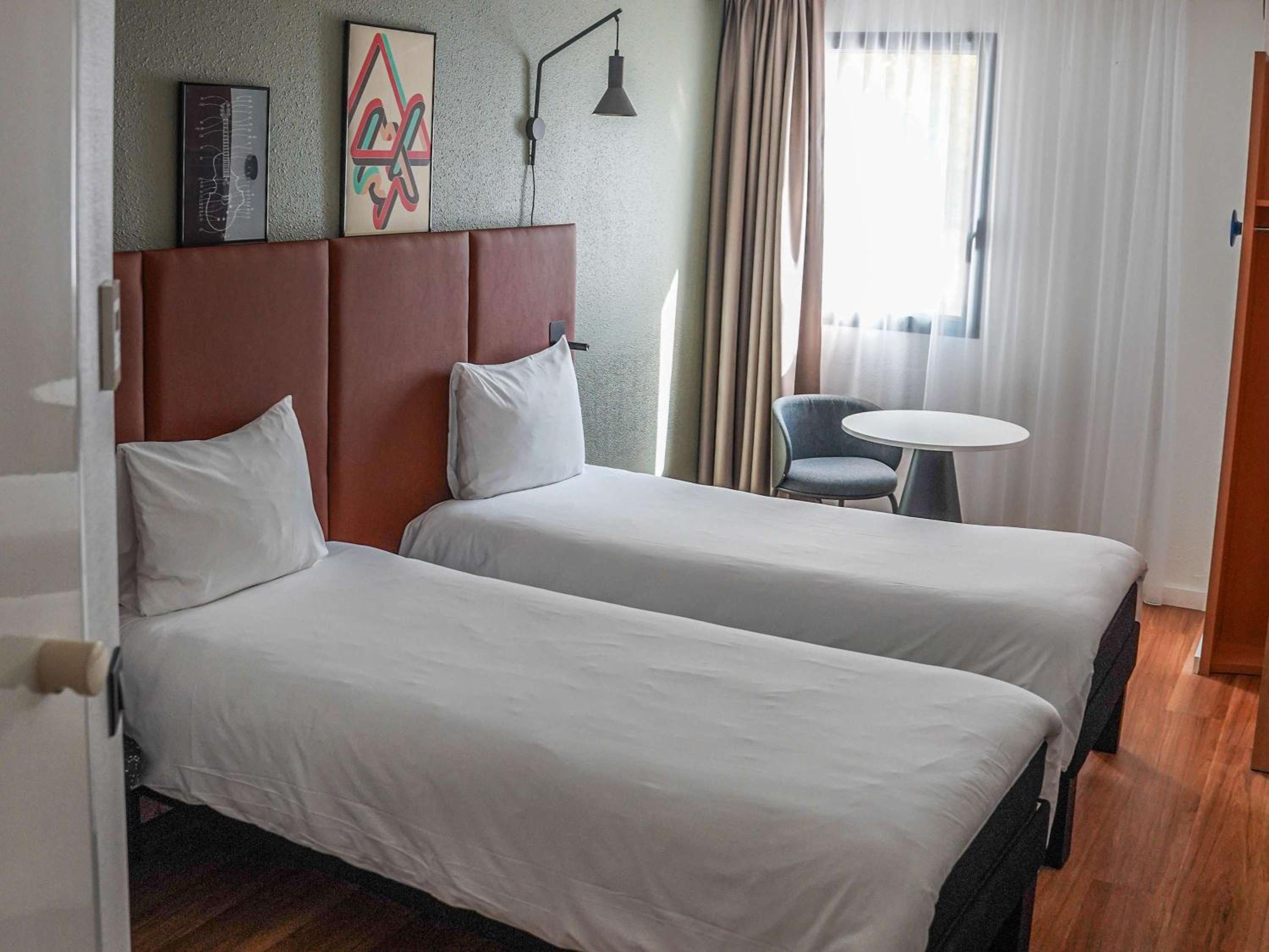 Standard Twin Room - Photo 8