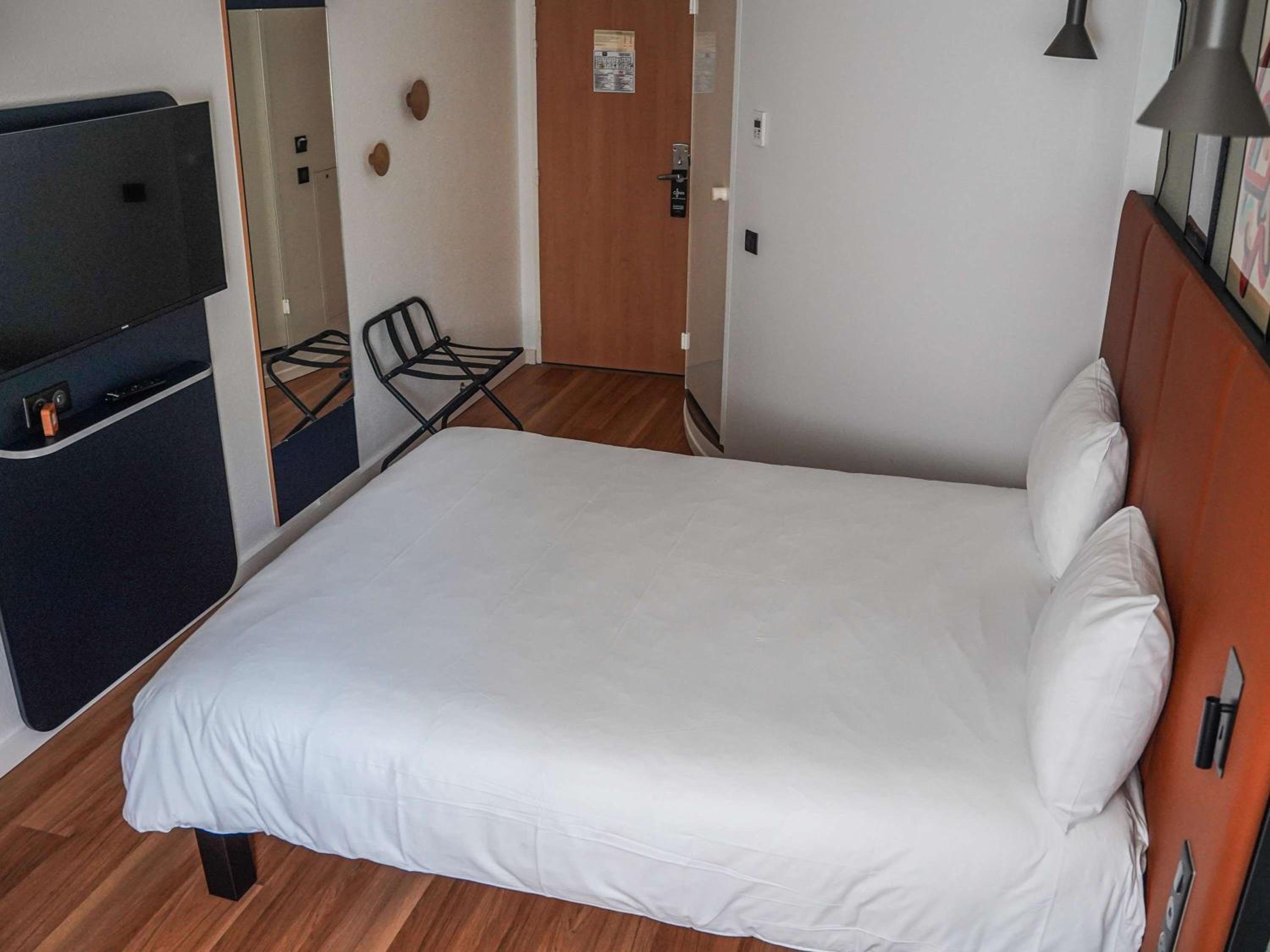 Standard Double Room - Photo 8