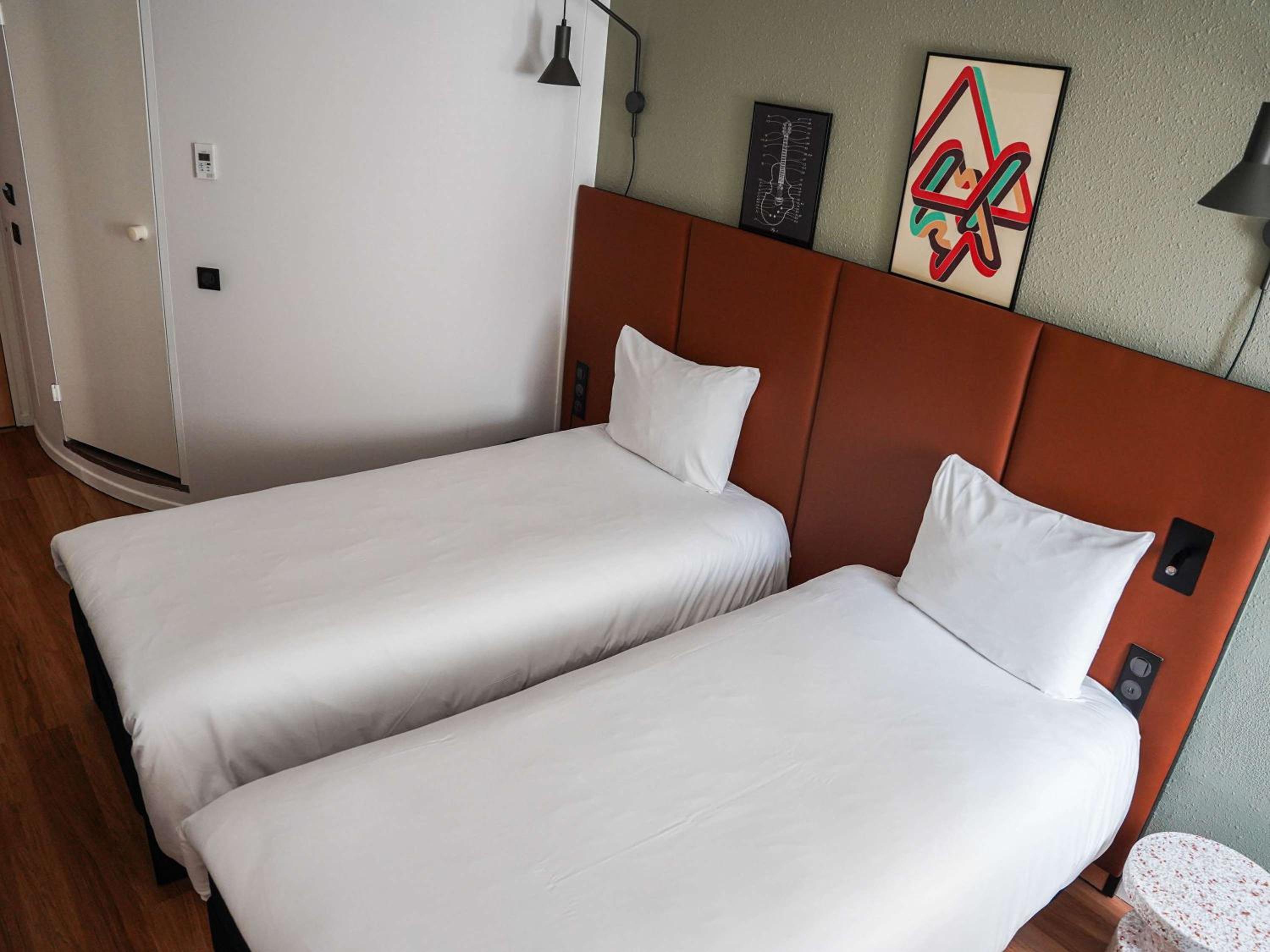 Standard Twin Room - Photo 16