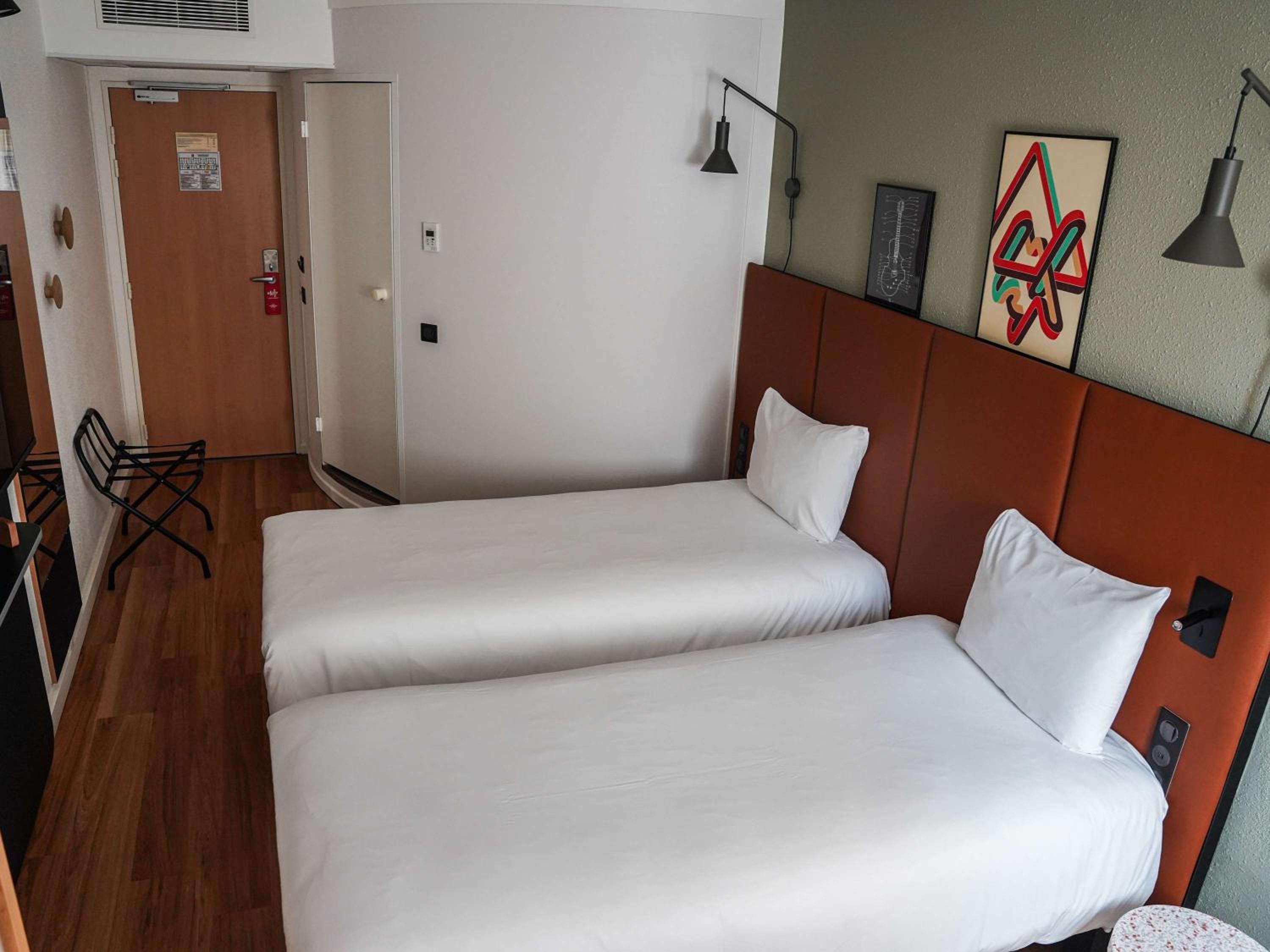 Standard Twin Room - Photo 18