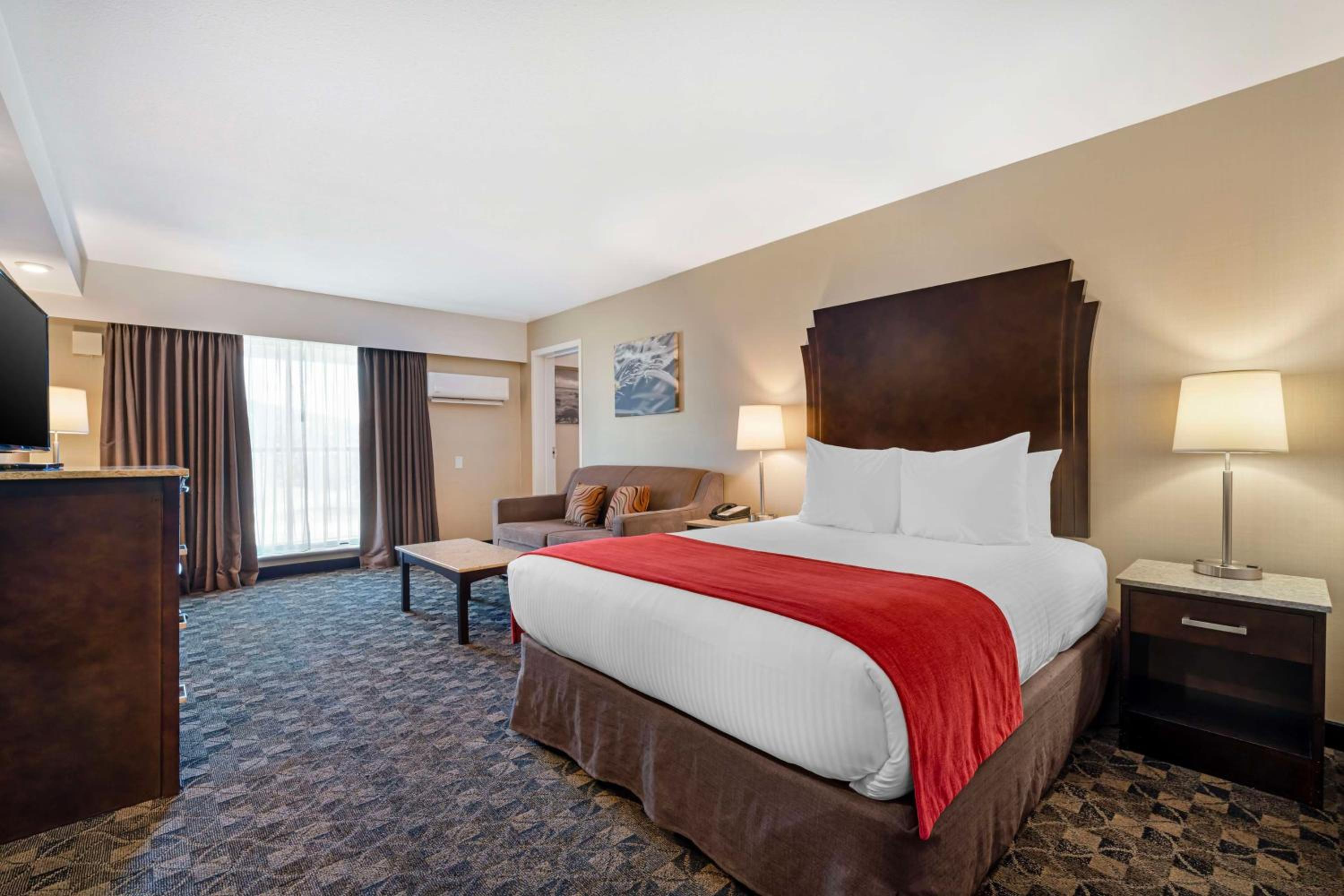 One-Bedroom Queen Suite with Two Queen Beds and Sofa Bed - Balcony