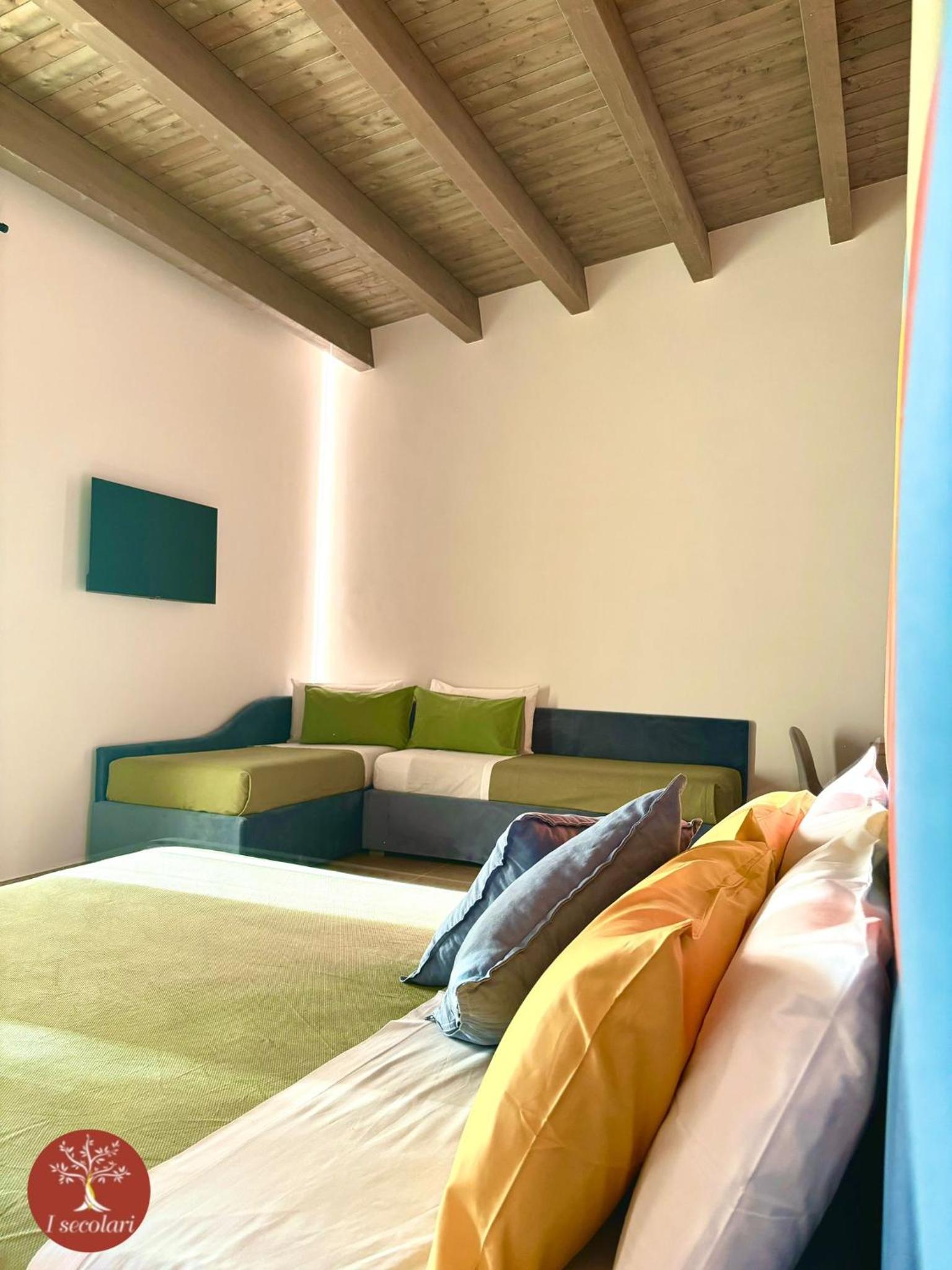 Quadruple Room with Private Bathroom photo 1