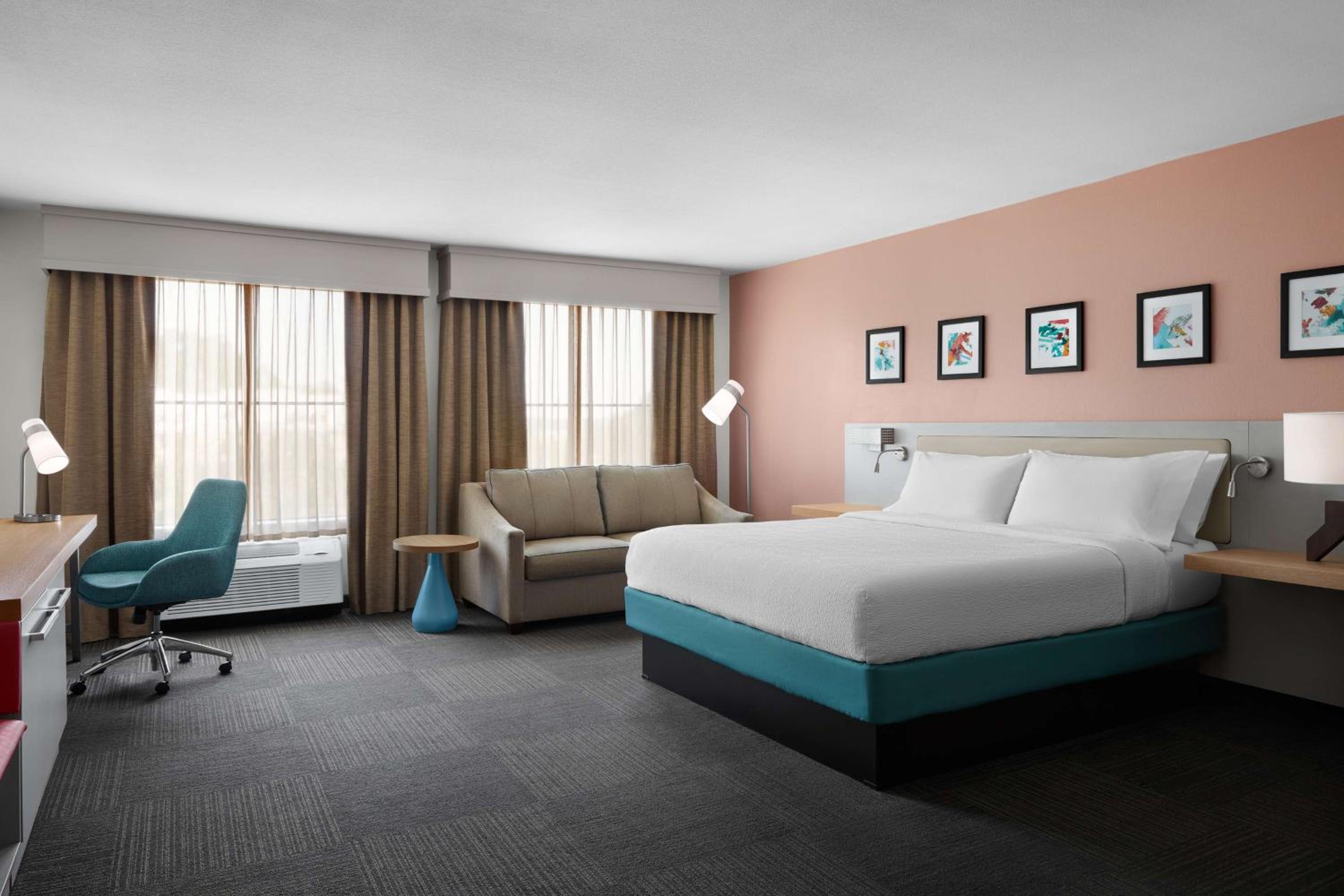 Corner King Room with Sofa Bed photo 2