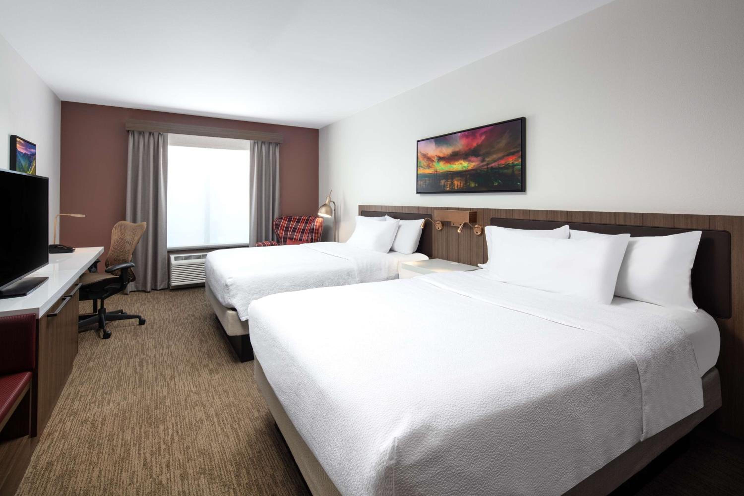 Queen Room with Two Queen Beds - Photo 2