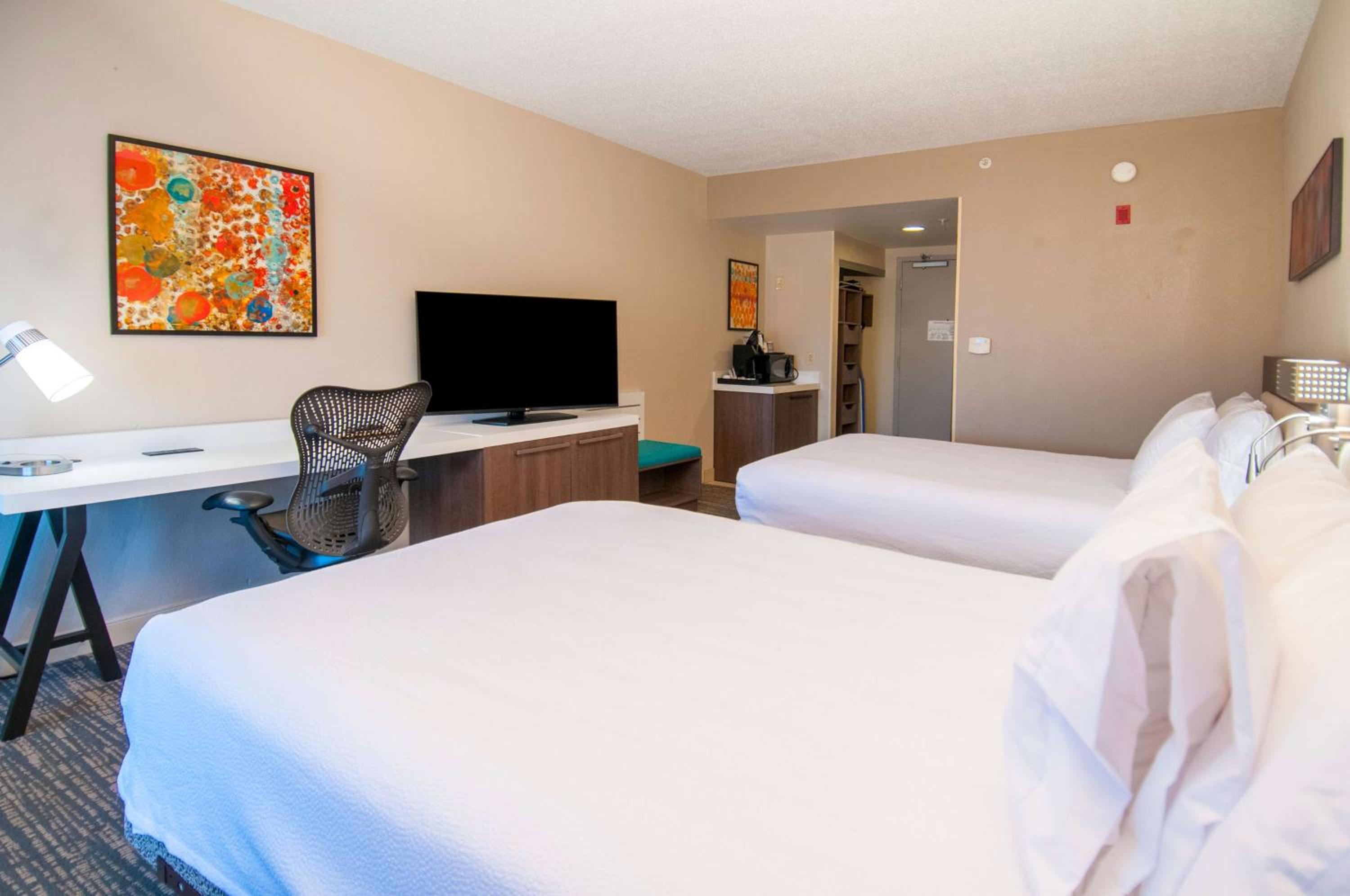 Queen Room with Two Queen Beds - Photo 7