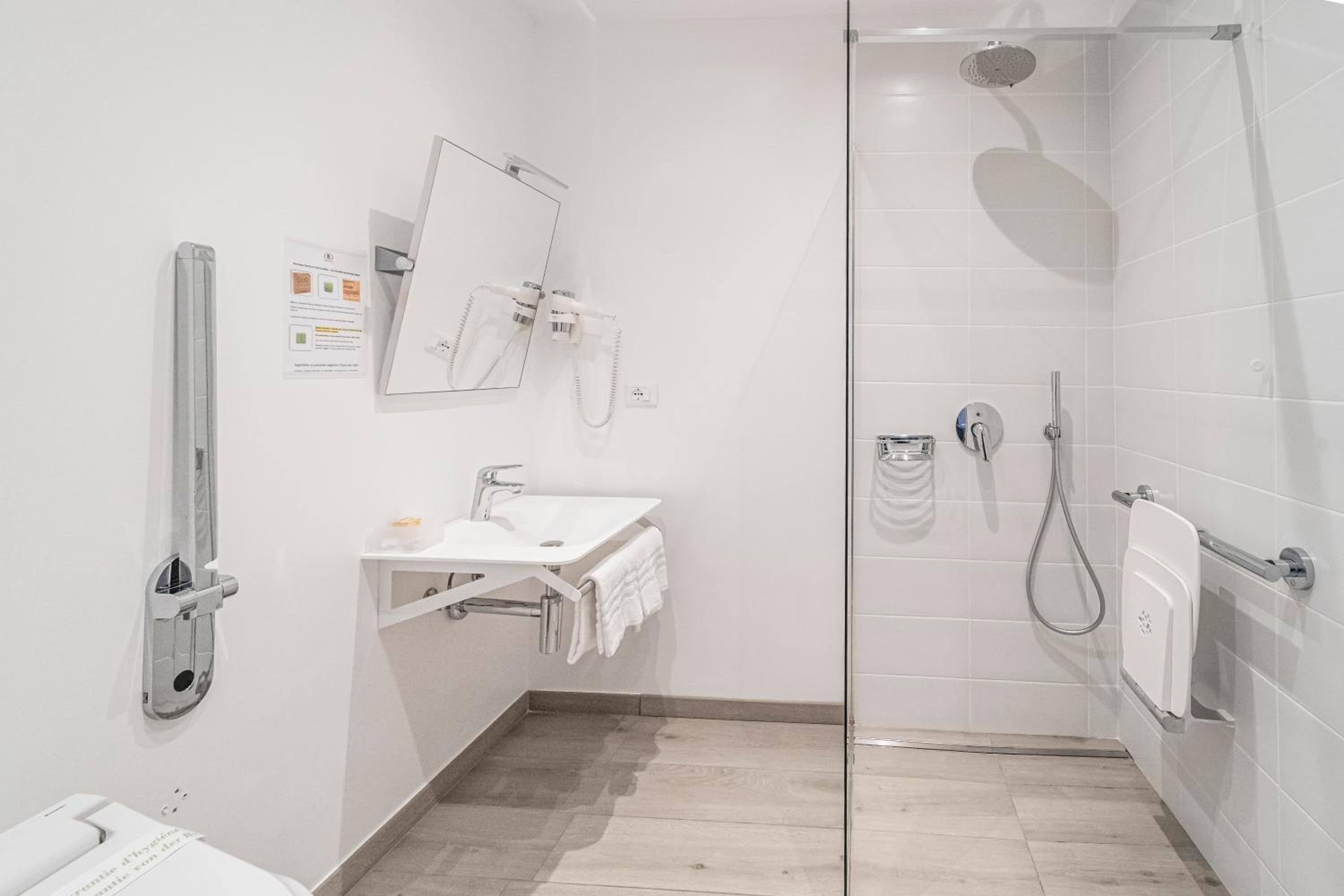 Superior Double or Twin Room - Photo 7