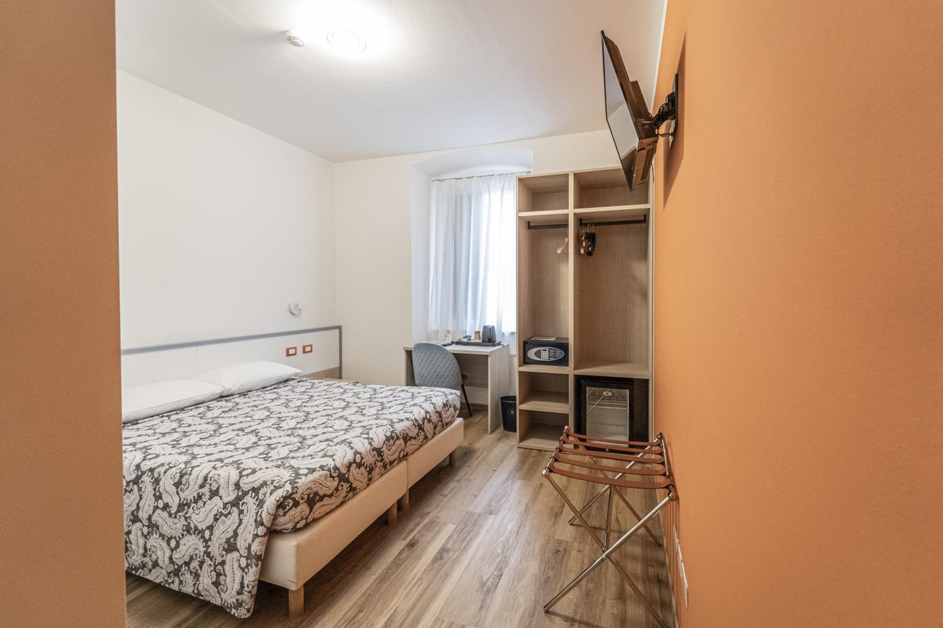 Superior Double or Twin Room - Photo 8