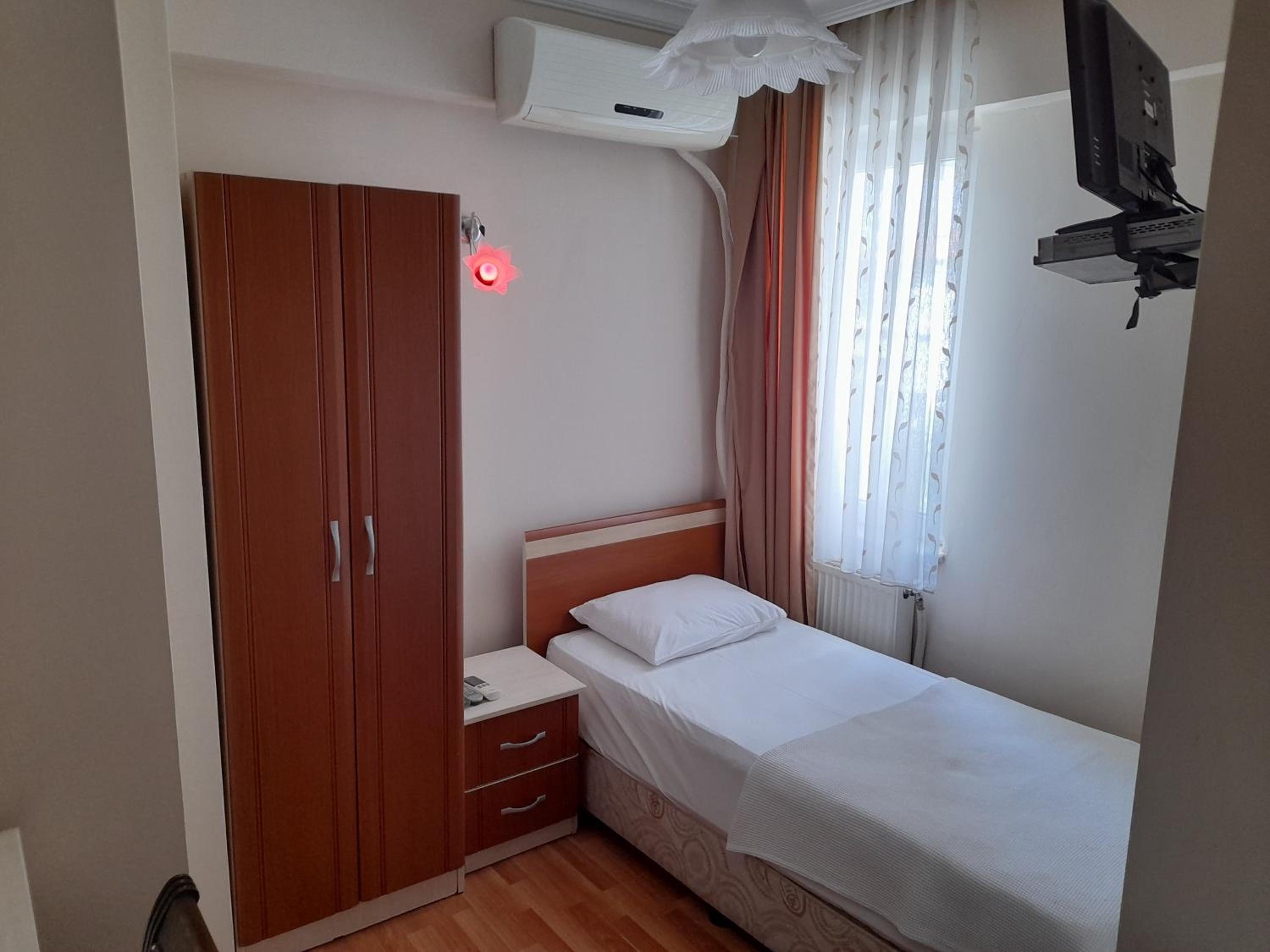 Single Room photo 2