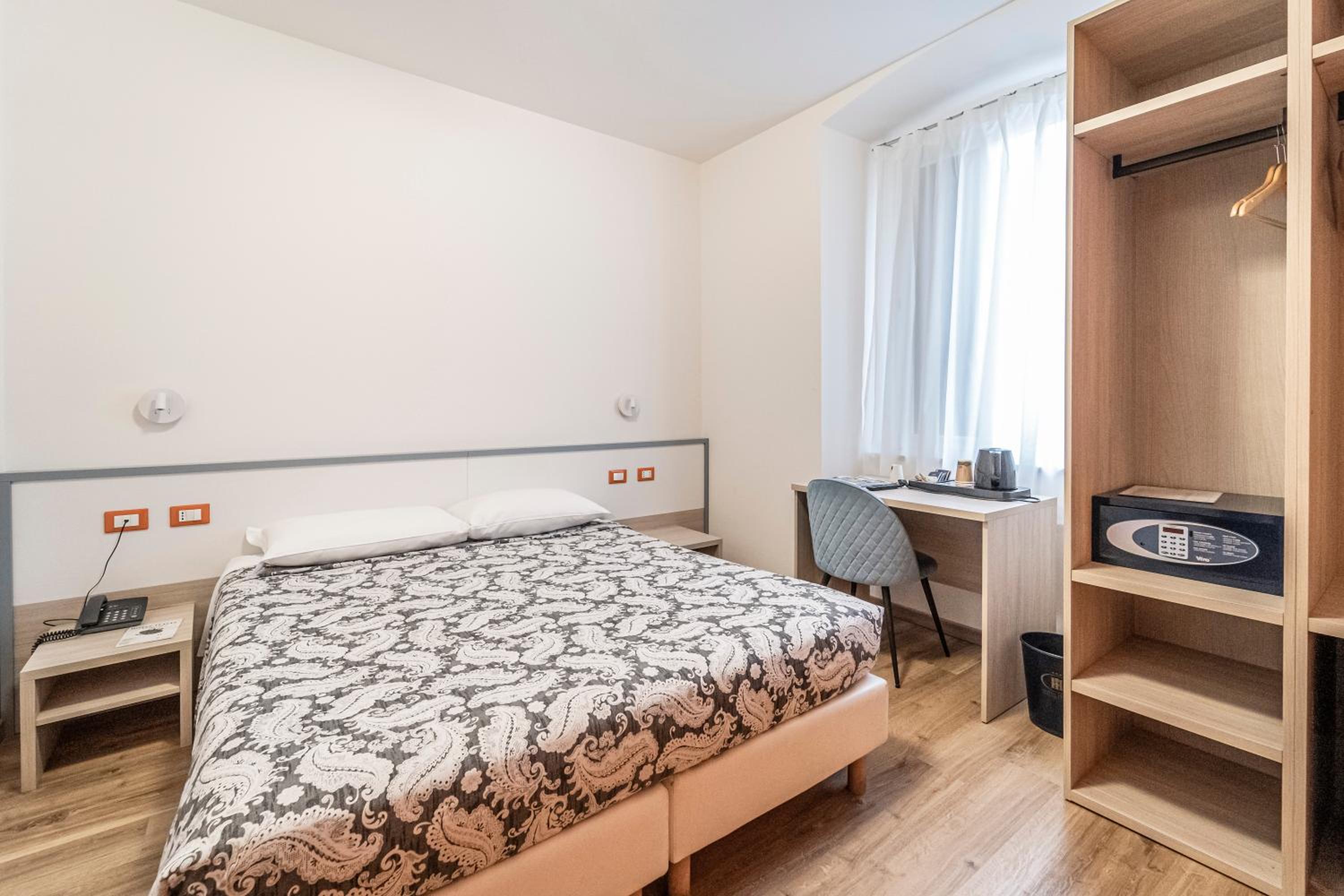 Superior Double or Twin Room - Photo 9