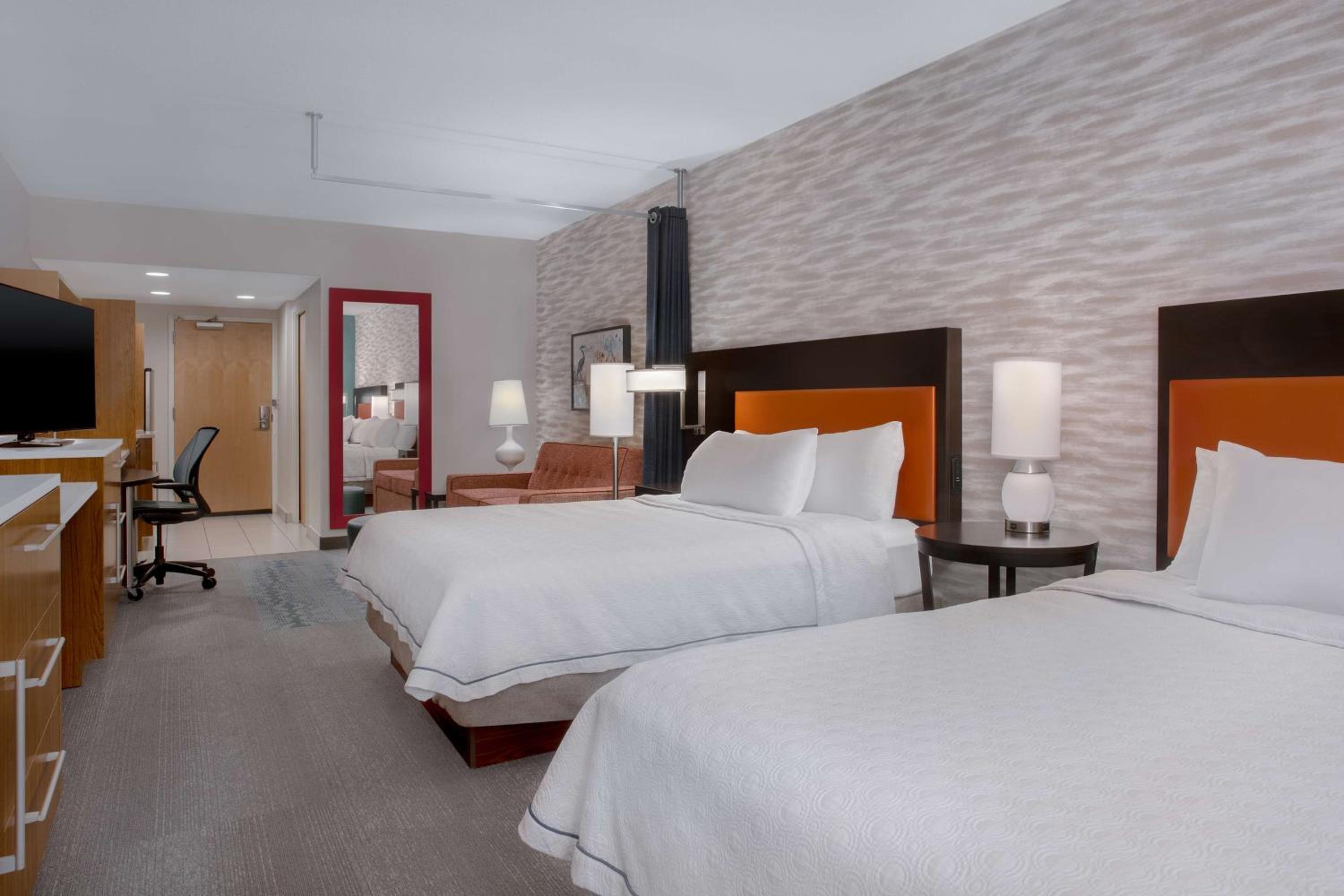 Queen Studio with Two Queen Beds - Non-Smoking - Photo 1