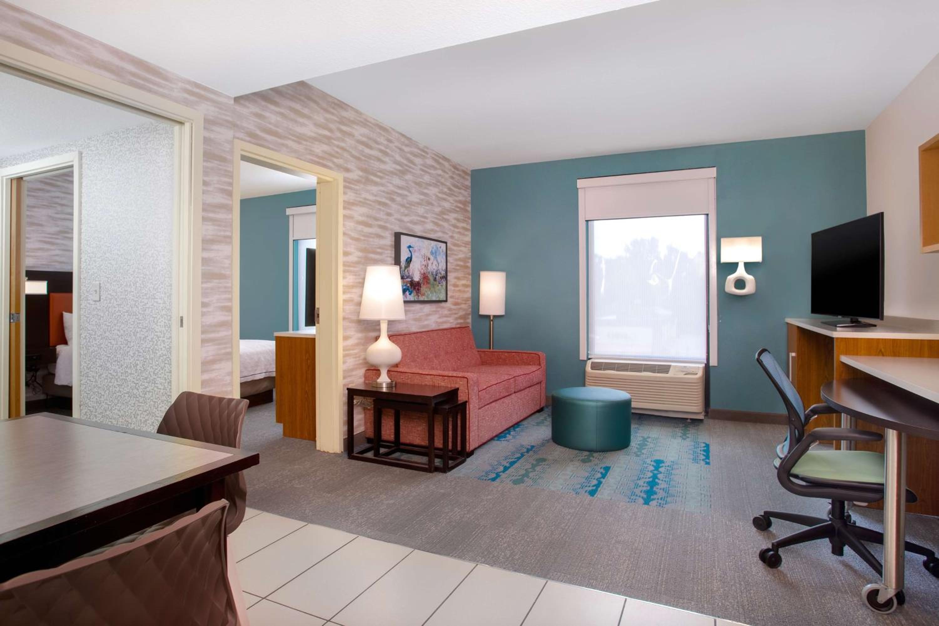 One-Bedroom Queen Suite - Non-Smoking - Photo 5
