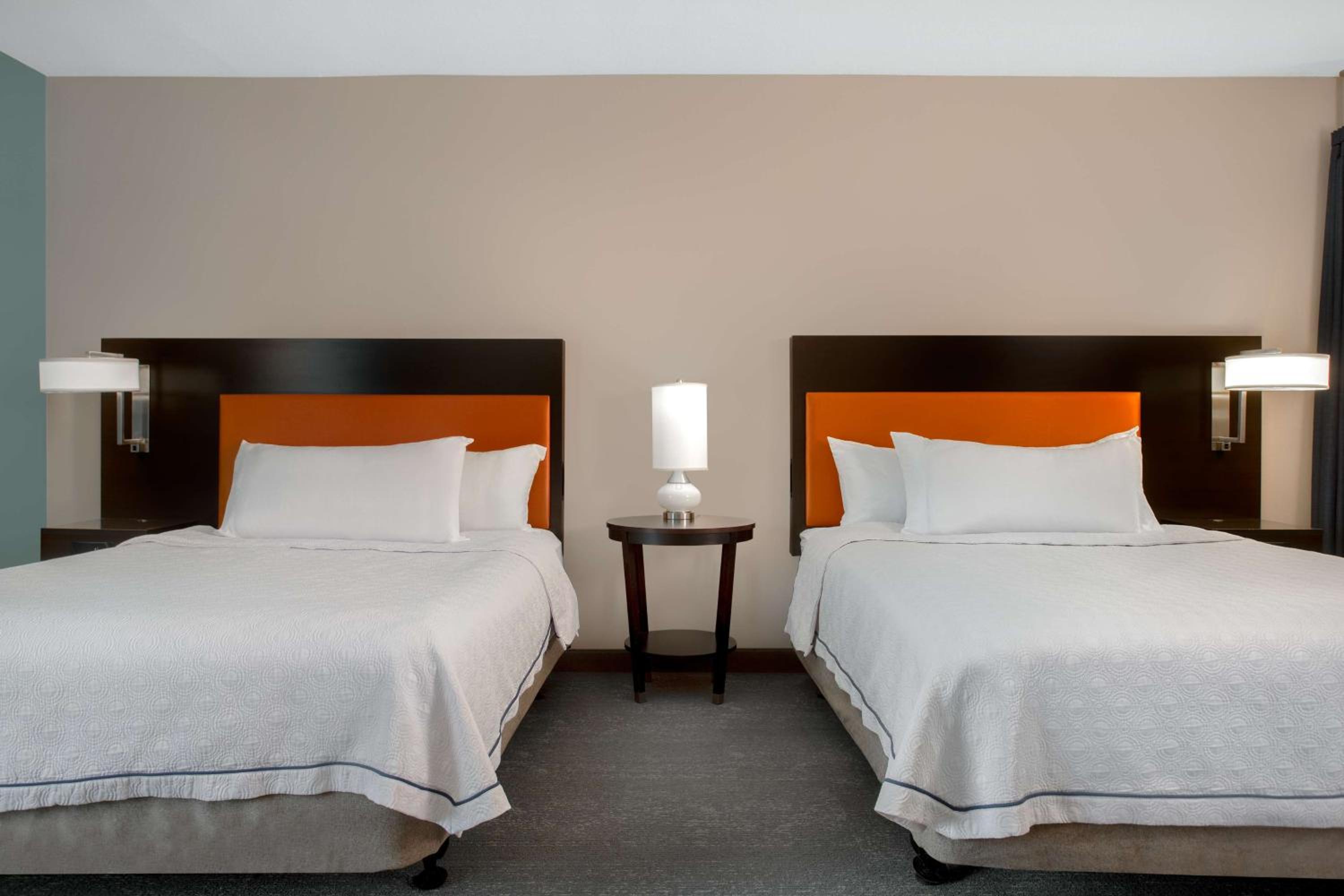 Queen Studio with Two Queen Beds - Non-Smoking - Photo 7