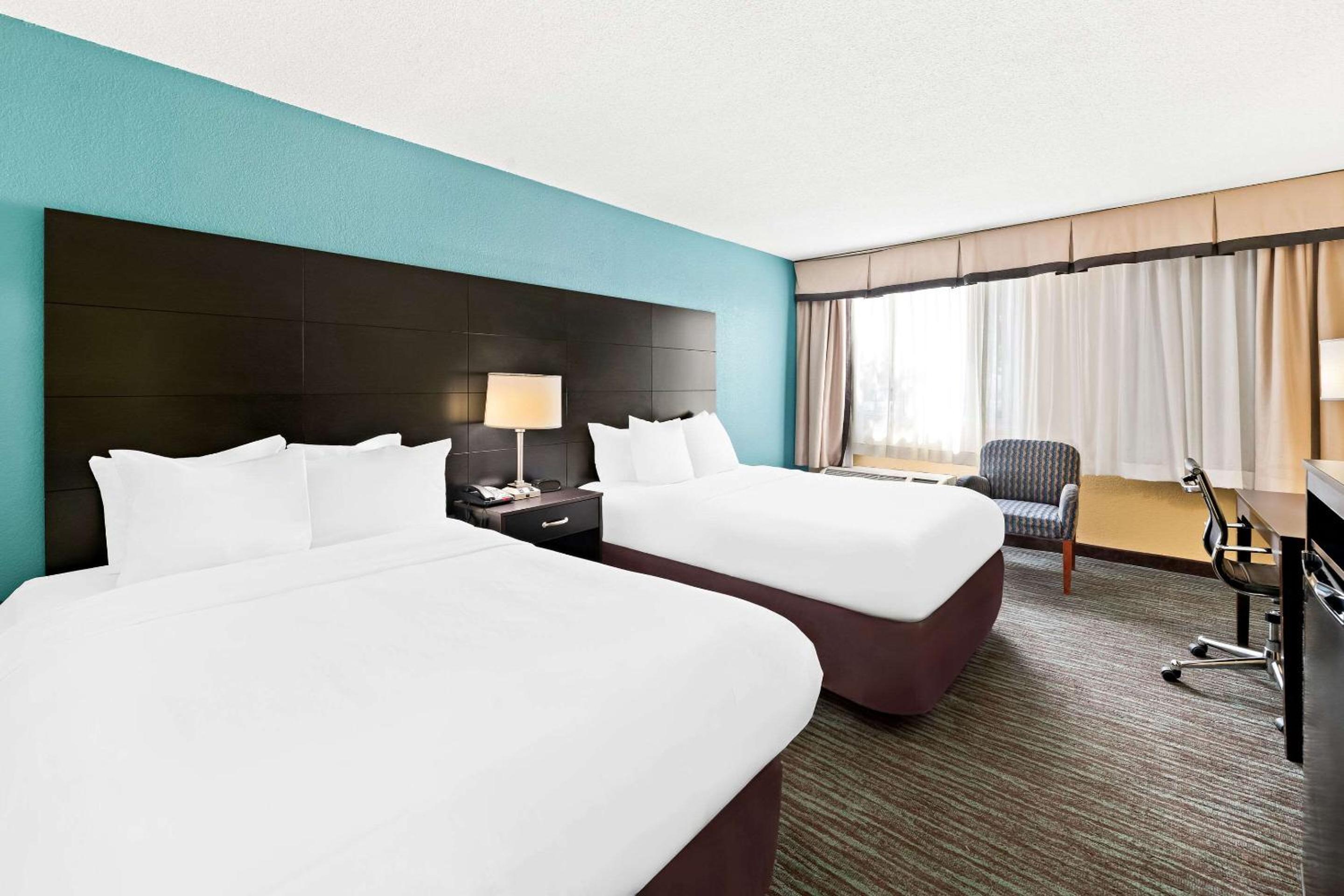 Double Room with Two Double Beds - Non-Smoking - Photo 1