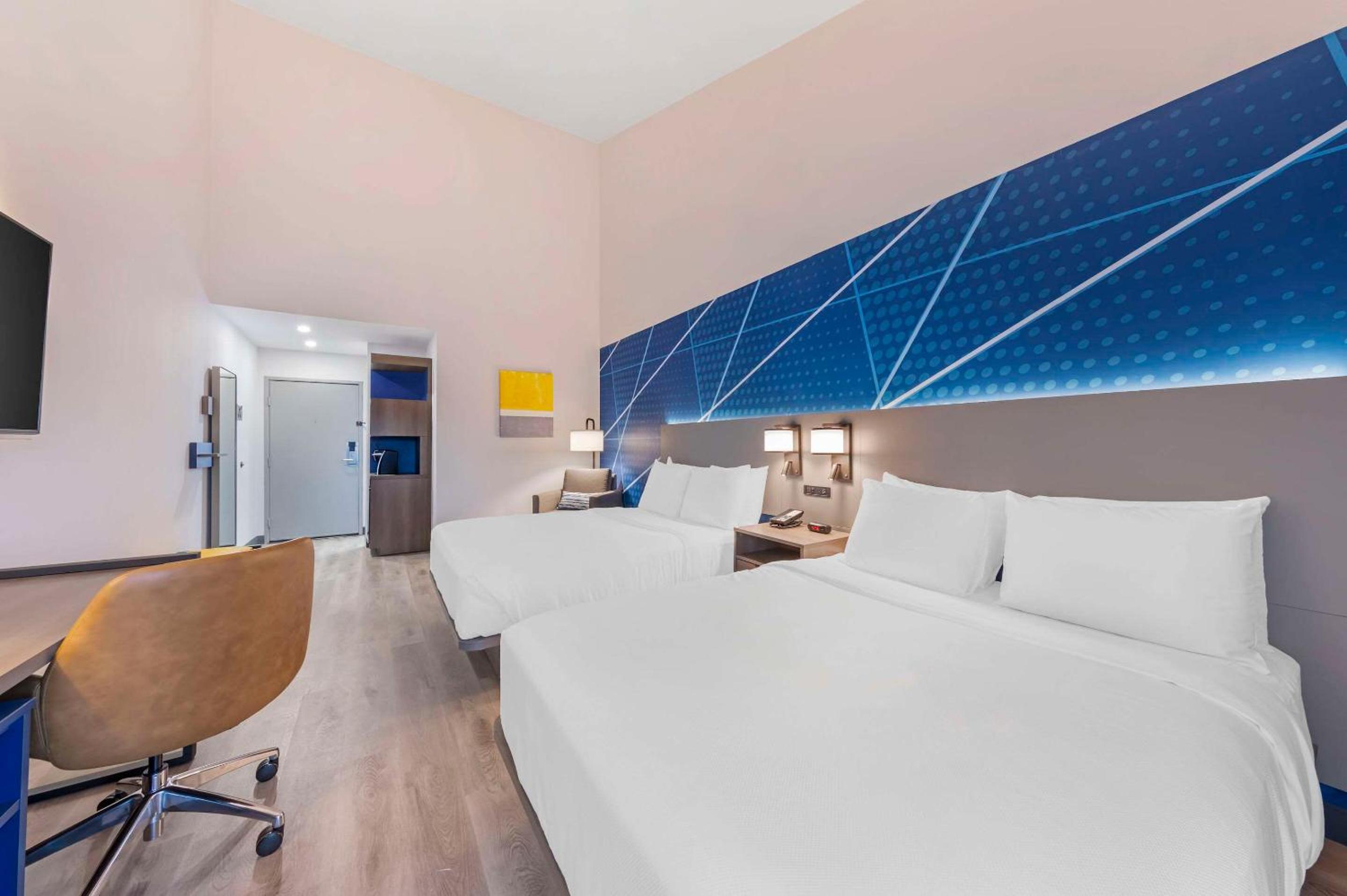Standard Room, 2 Queen Beds, Non Smoking, Balcony - Photo 1