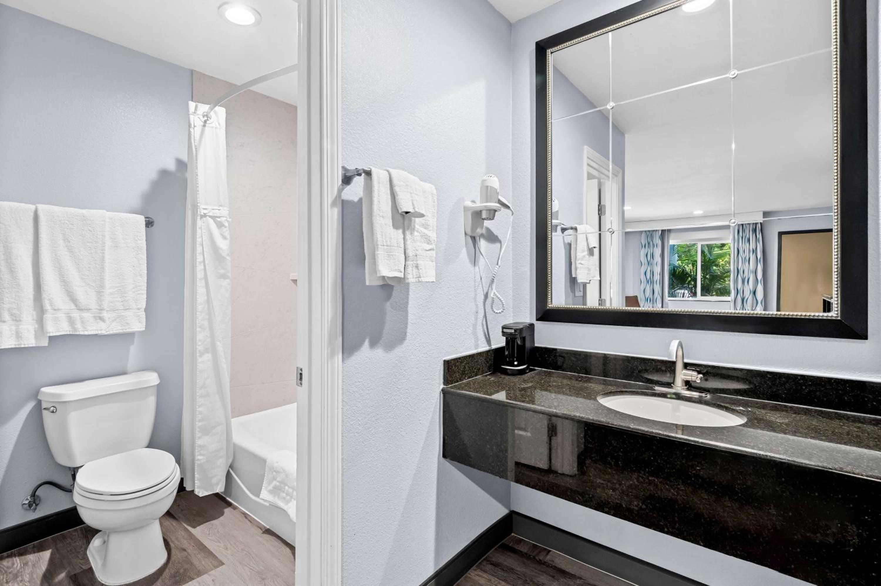 Two-Bedrooms Suite - Photo 11