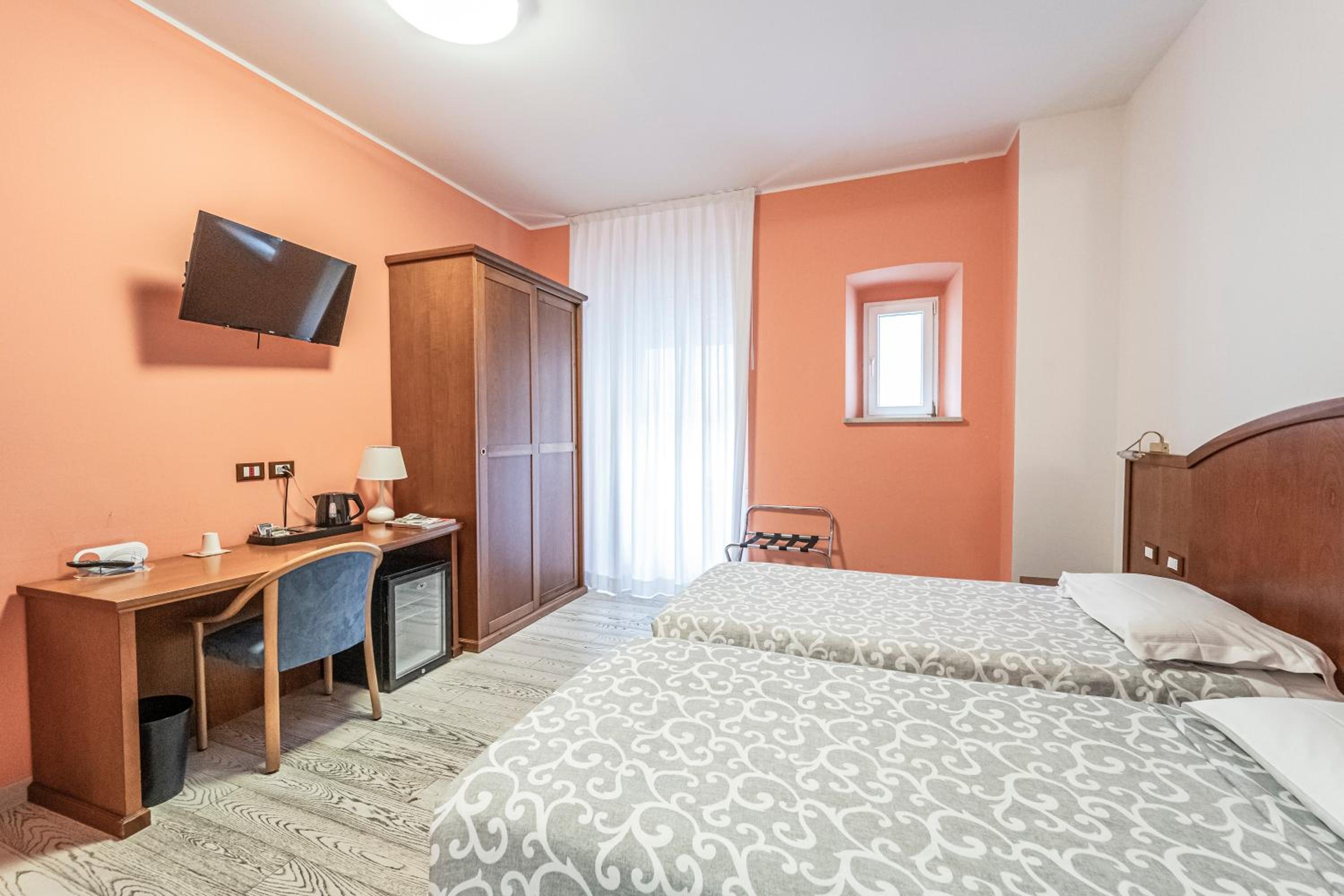 Superior Double or Twin Room - Photo 10