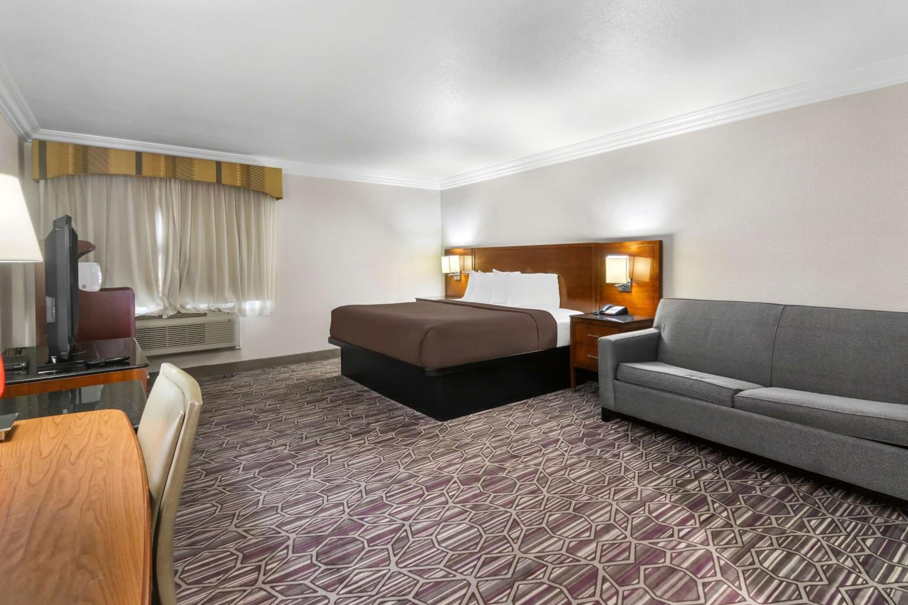 King Room with Sofa Bed - Non-Smoking