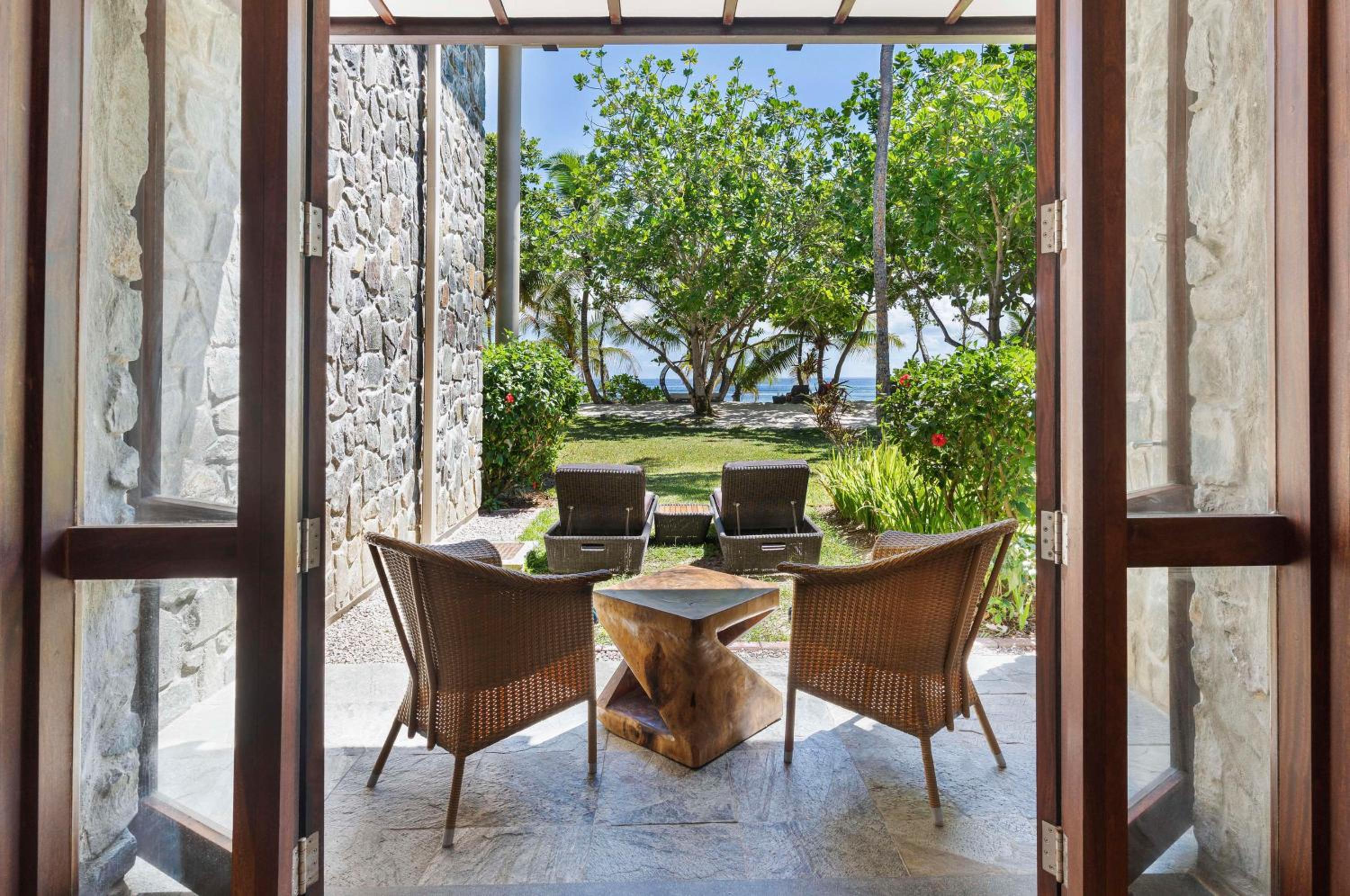 Deluxe Ocean View Garden King Room - Photo 7