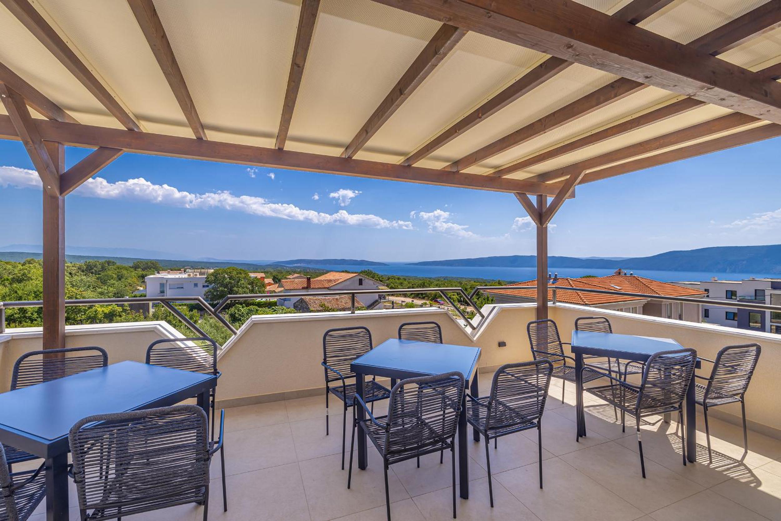 Two-Bedroom Apartment with Terrace - Photo 4