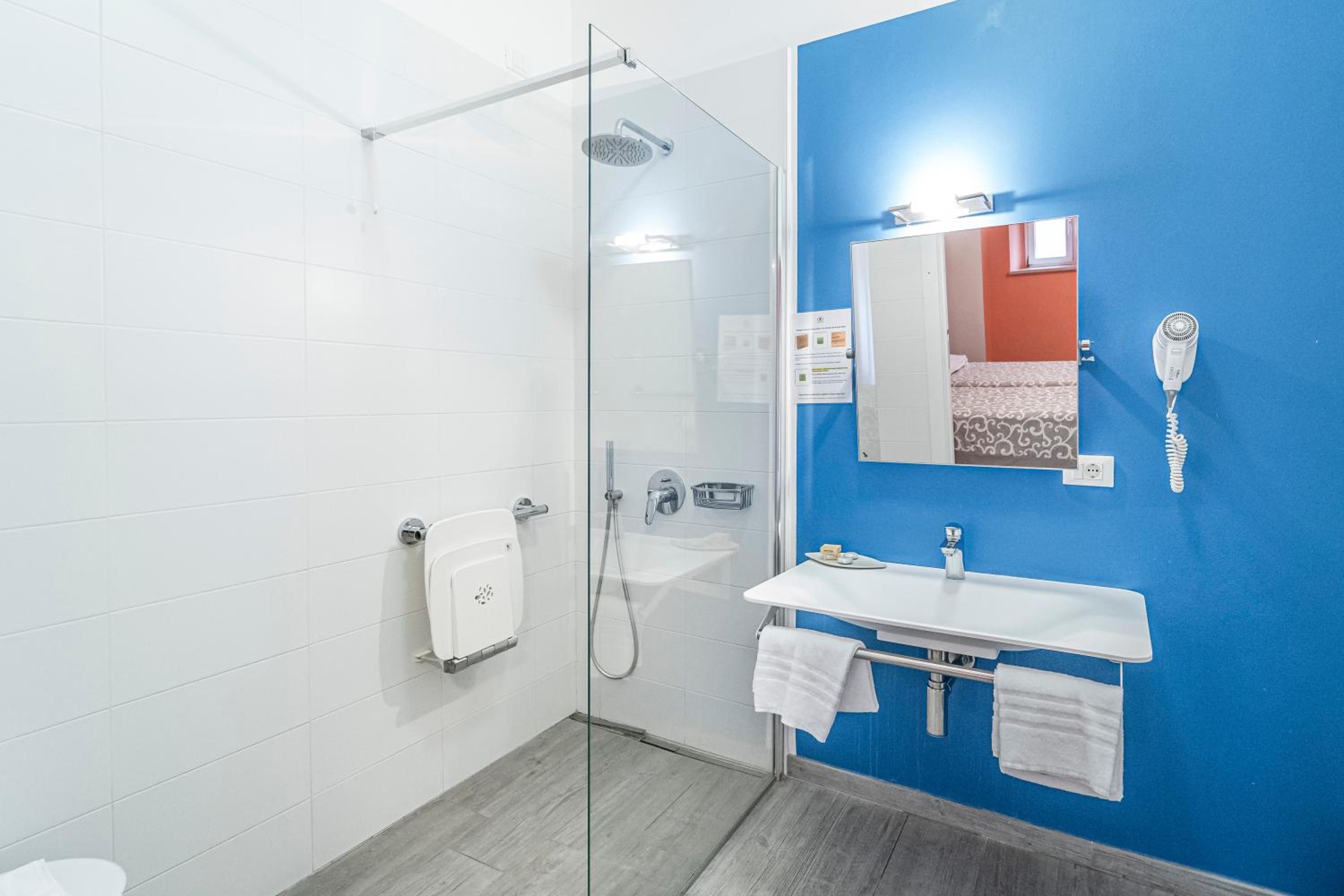 Superior Double or Twin Room - Photo 23