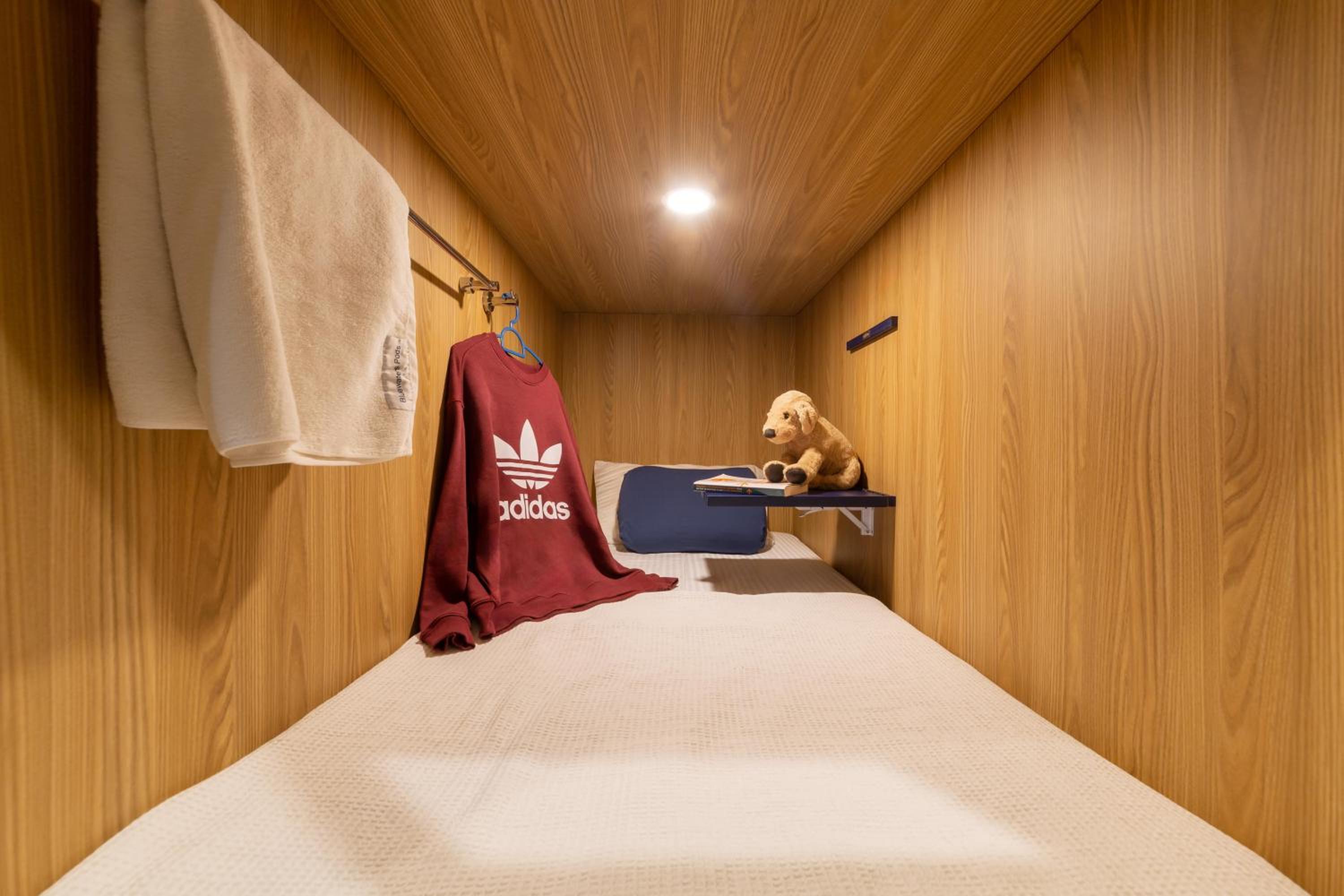 Bed in 6-Bed Female Dormitory Room photo 1