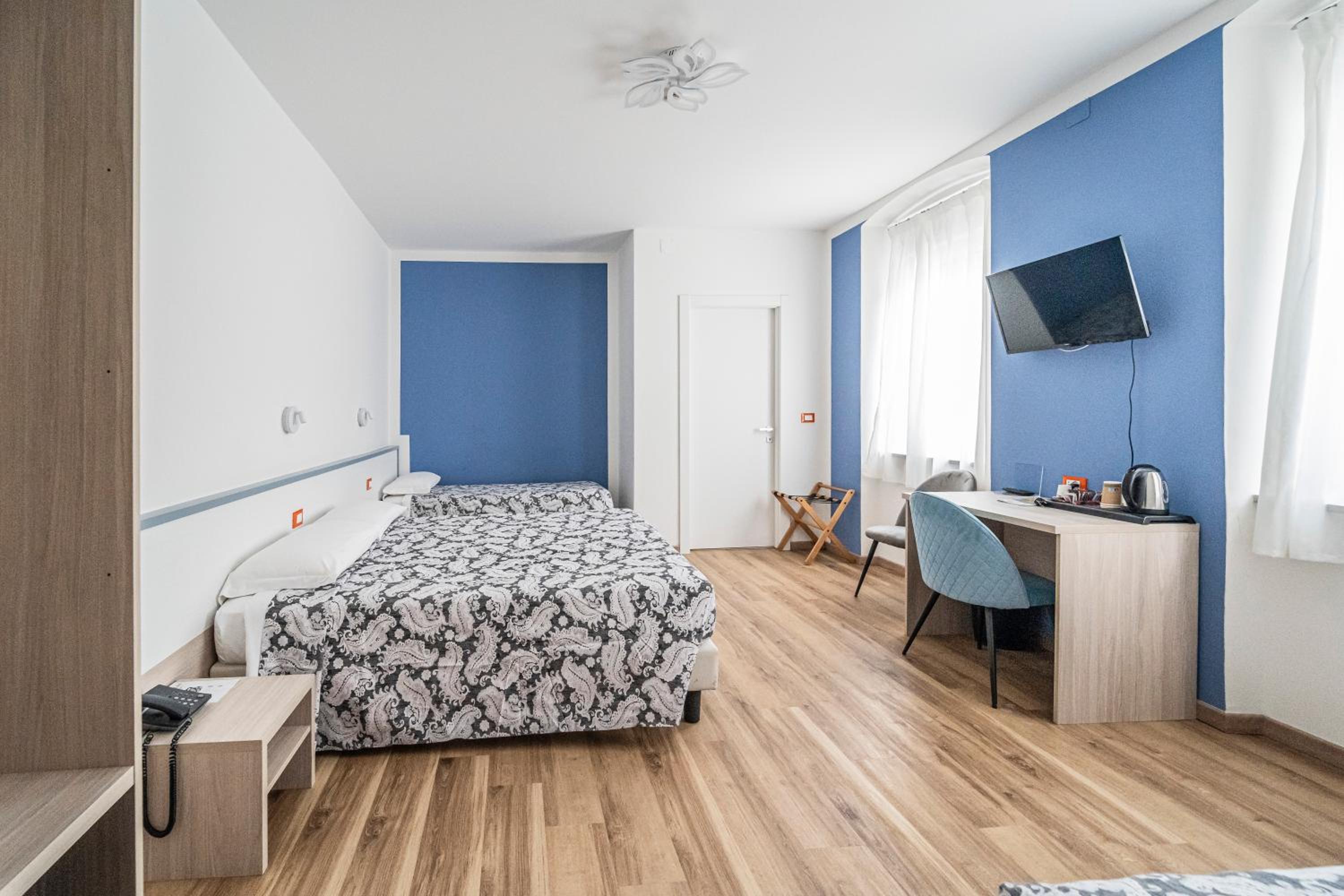 Deluxe Family Room - Photo 38