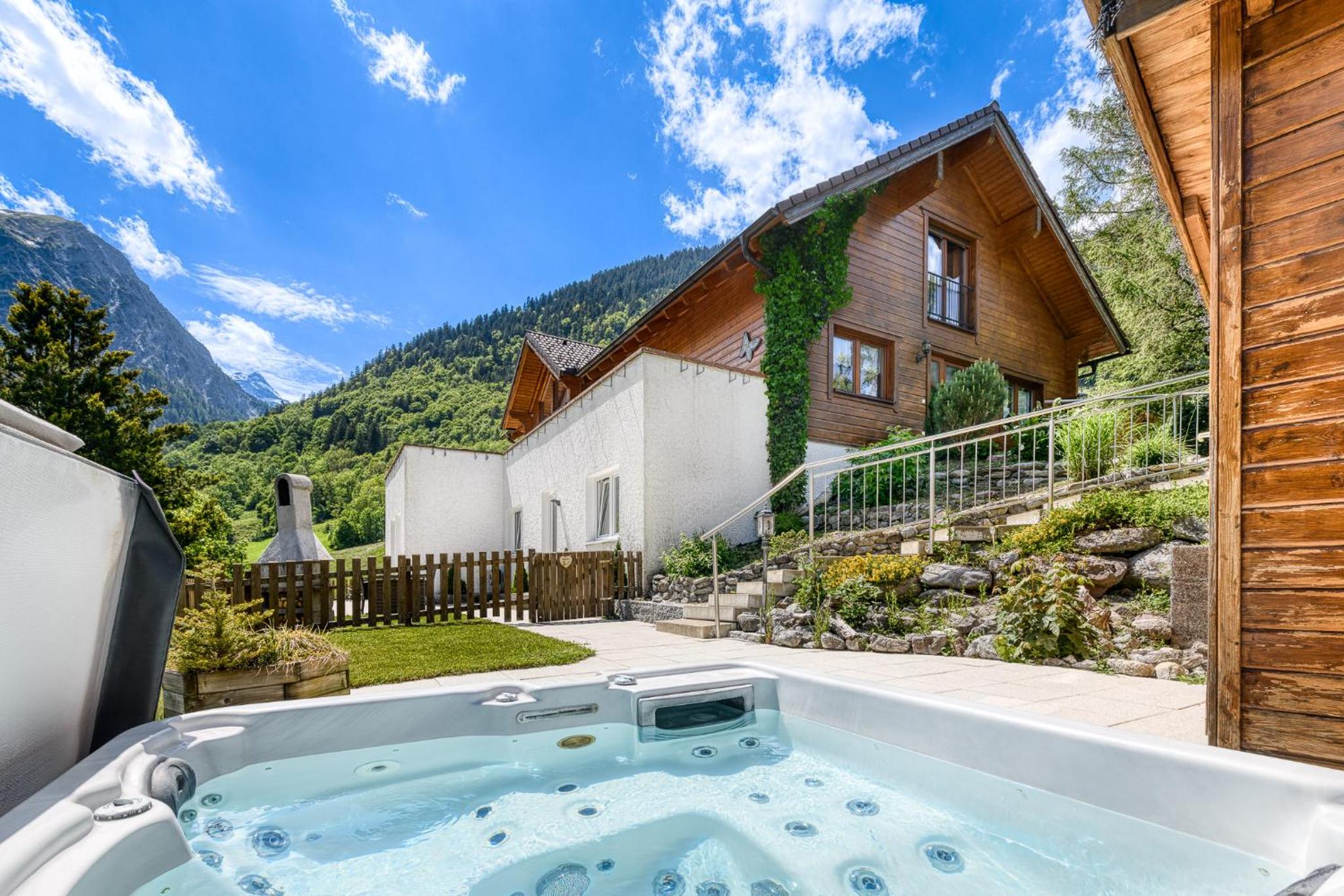 Apartment with Mountain View photo 3