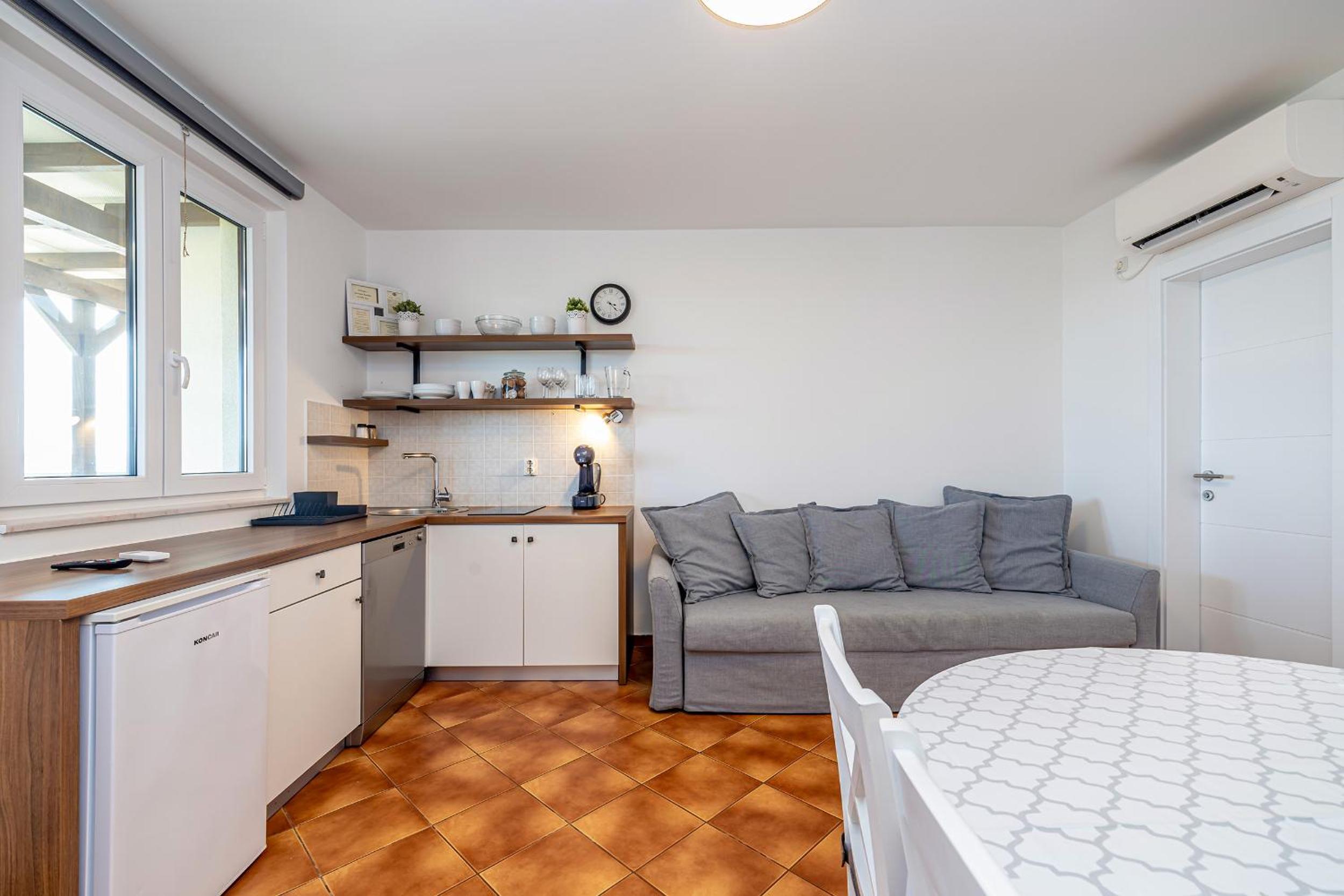 Two-Bedroom Apartment with Sea View - Photo 16