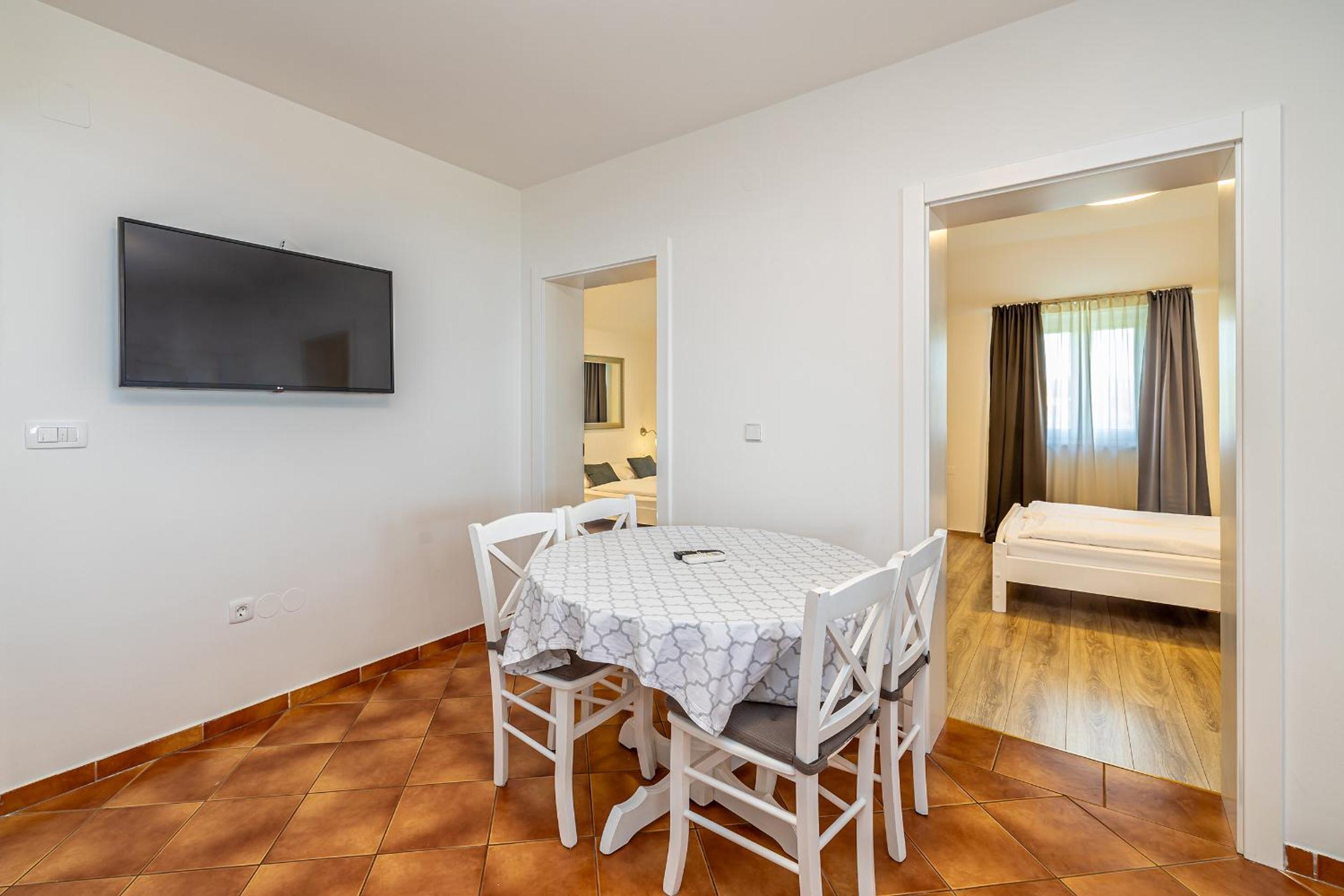 Two-Bedroom Apartment with Sea View - Photo 12
