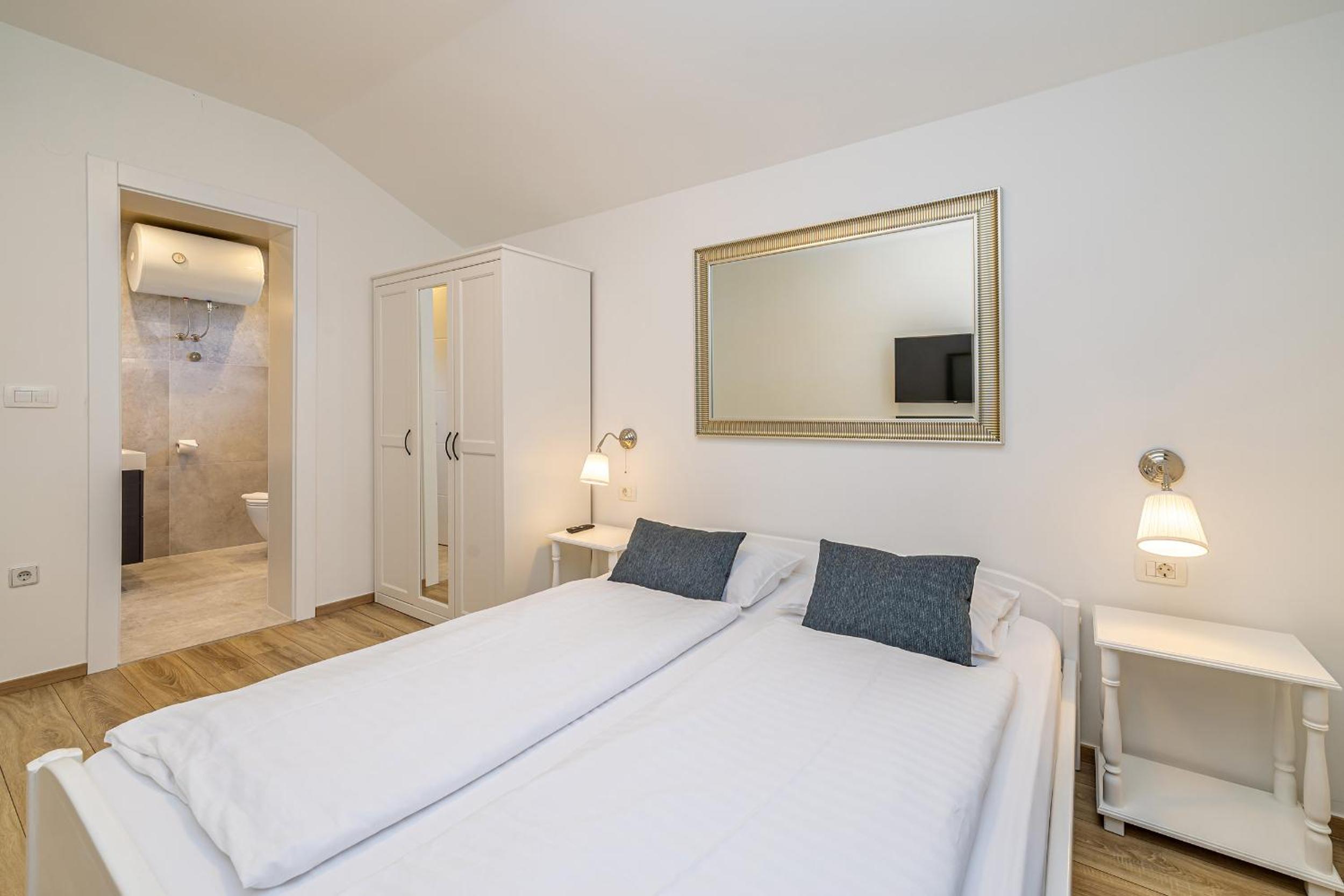 Two-Bedroom Apartment with Sea View - Photo 13