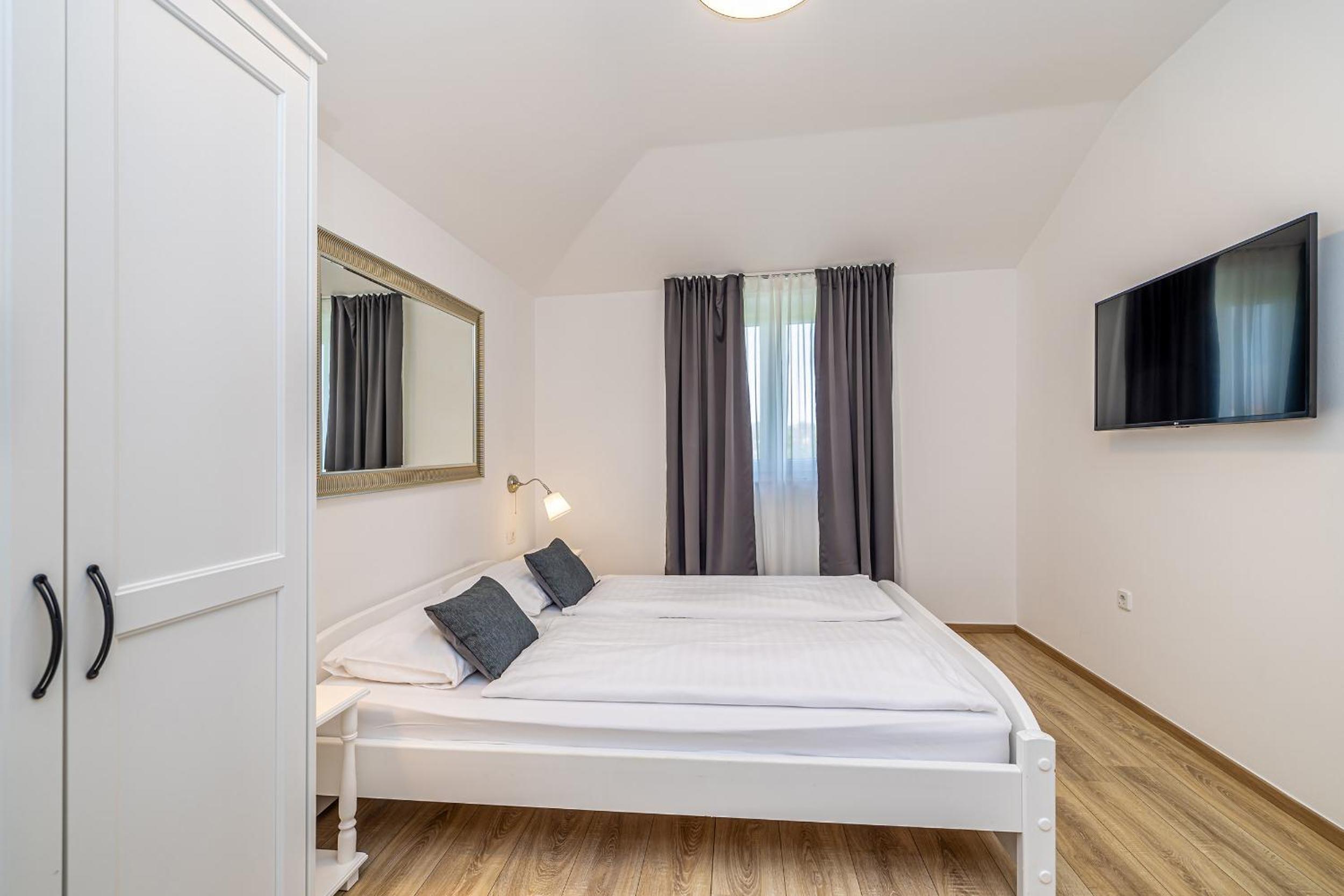 Two-Bedroom Apartment with Sea View - Photo 14