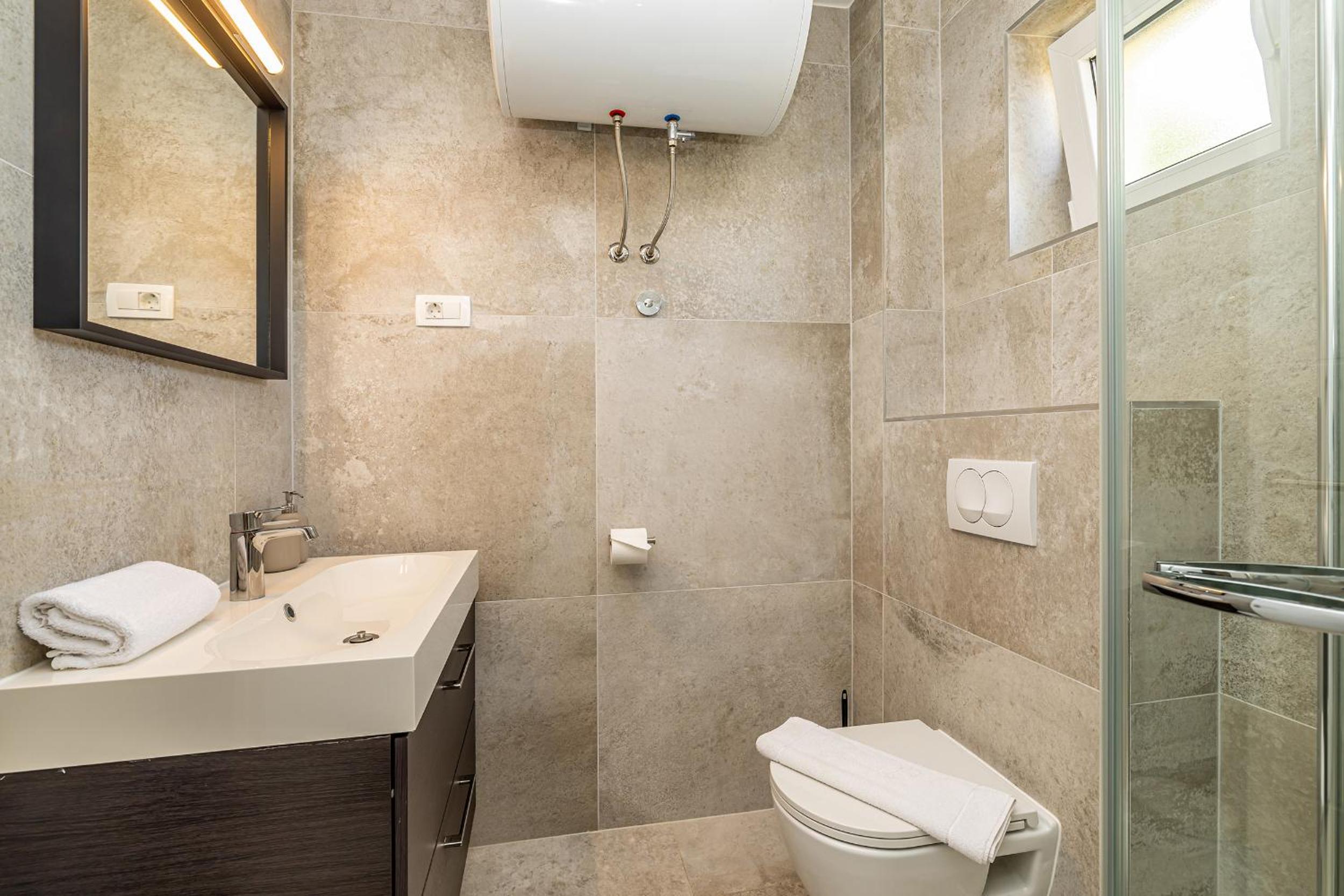 Two-Bedroom Apartment with Sea View - Photo 7
