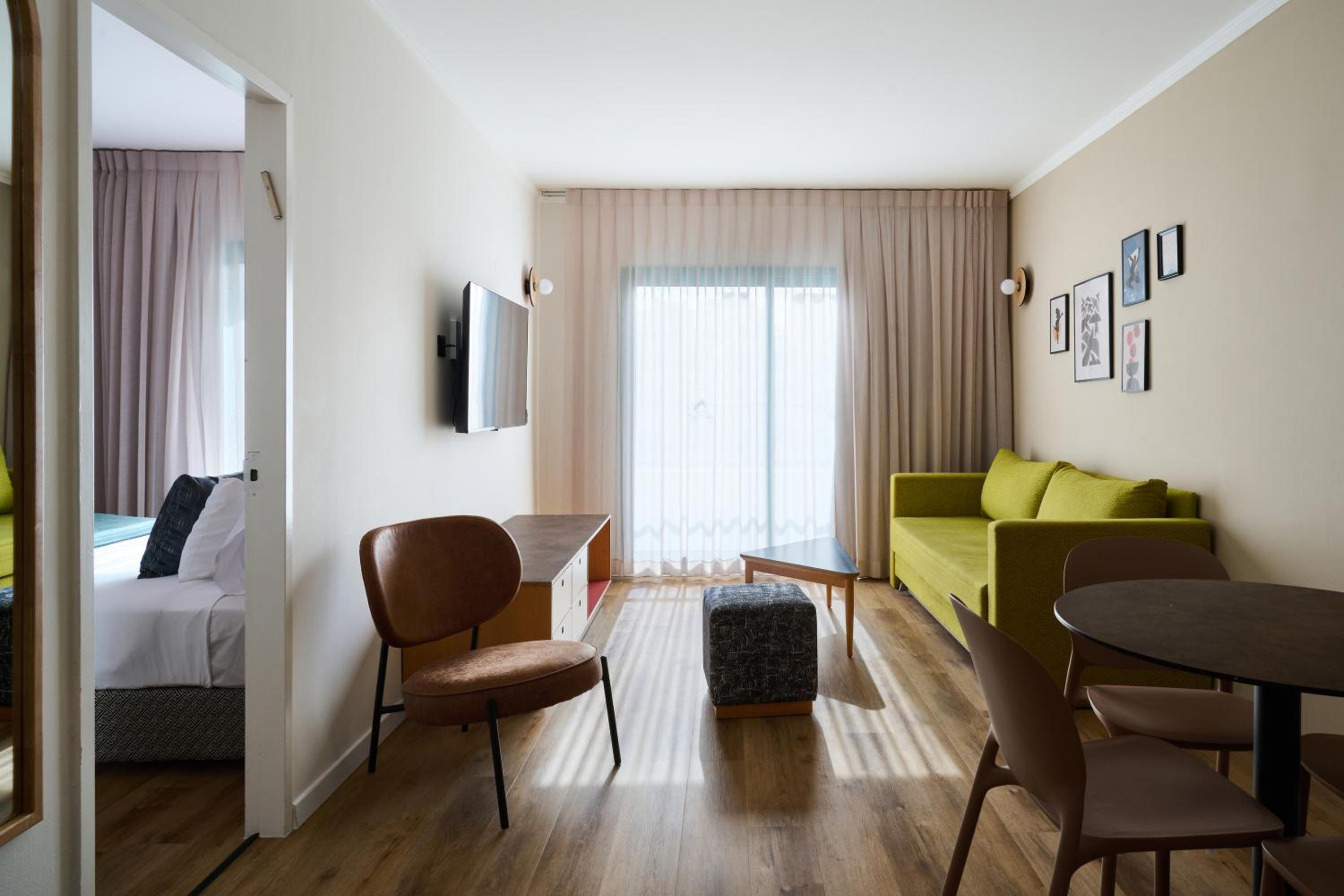 One-Bedroom Suite with Balcony and Pool View - Photo 2