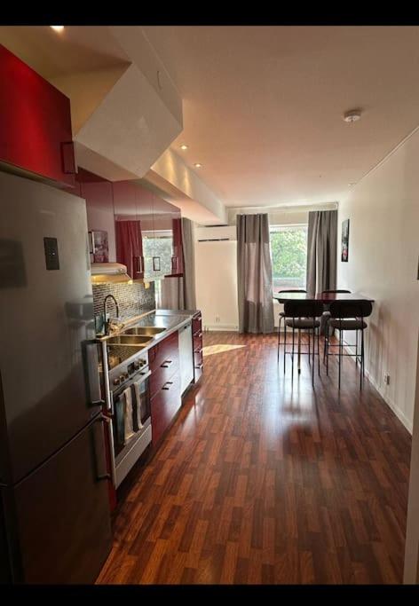 One-Bedroom Apartment photo 2