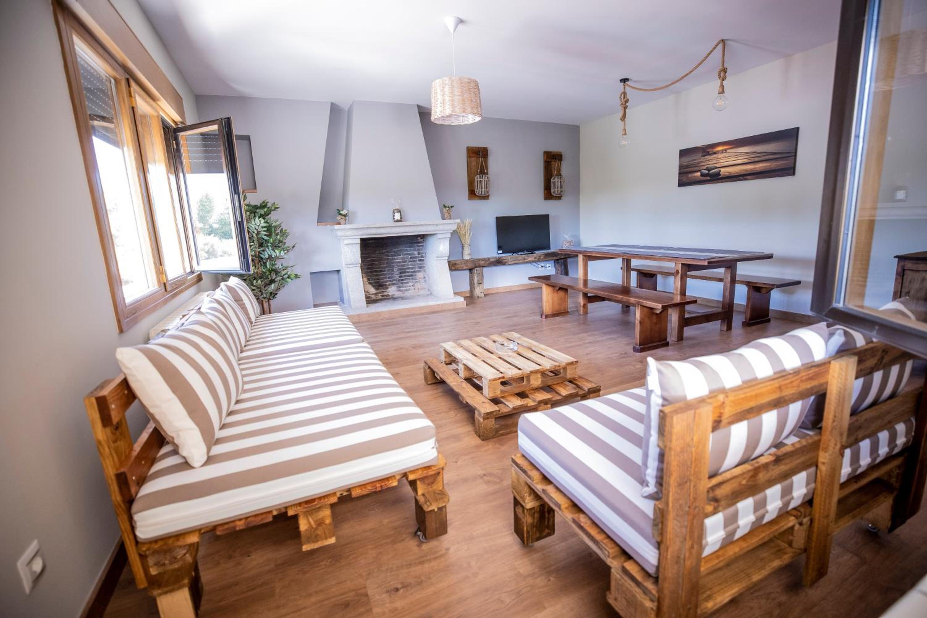 Seven-Bedroom House photo 2