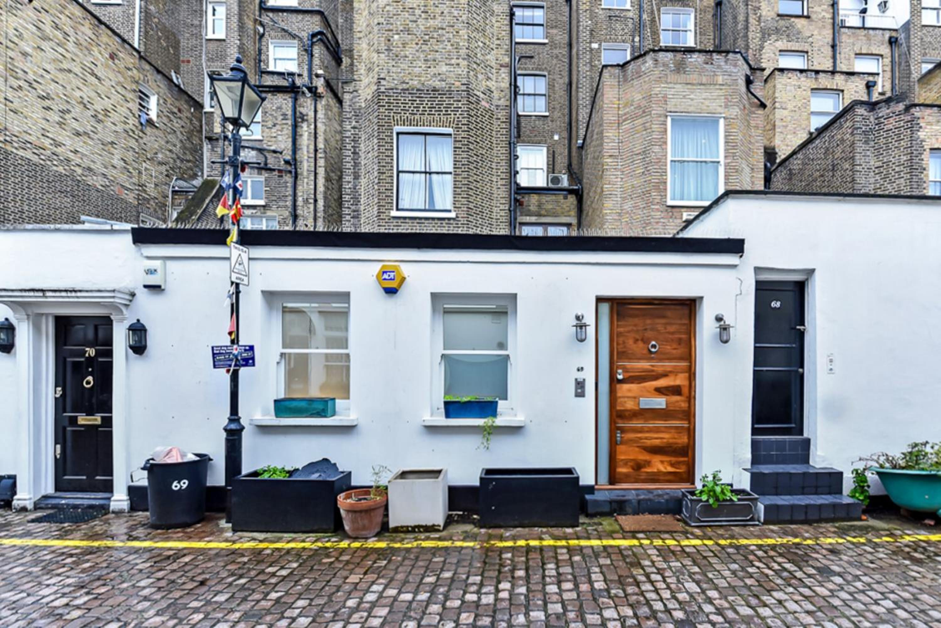 Three-Bedroom House photo 2