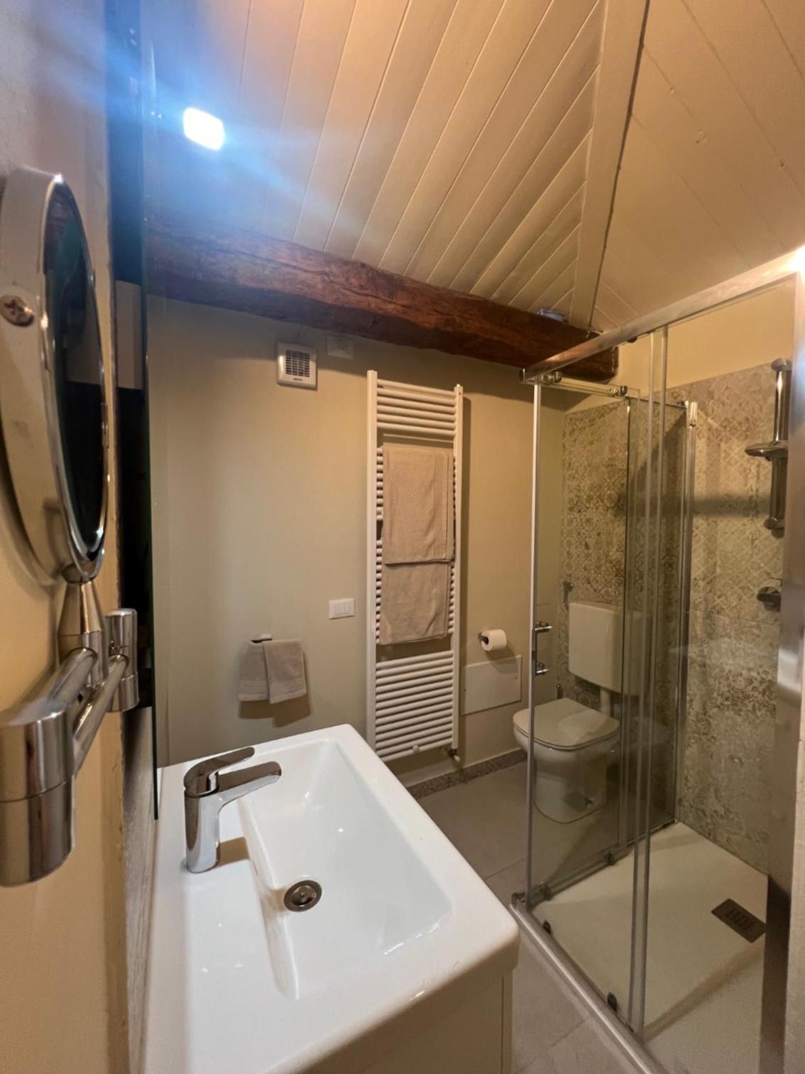 Double Room with Private Bathroom photo 3